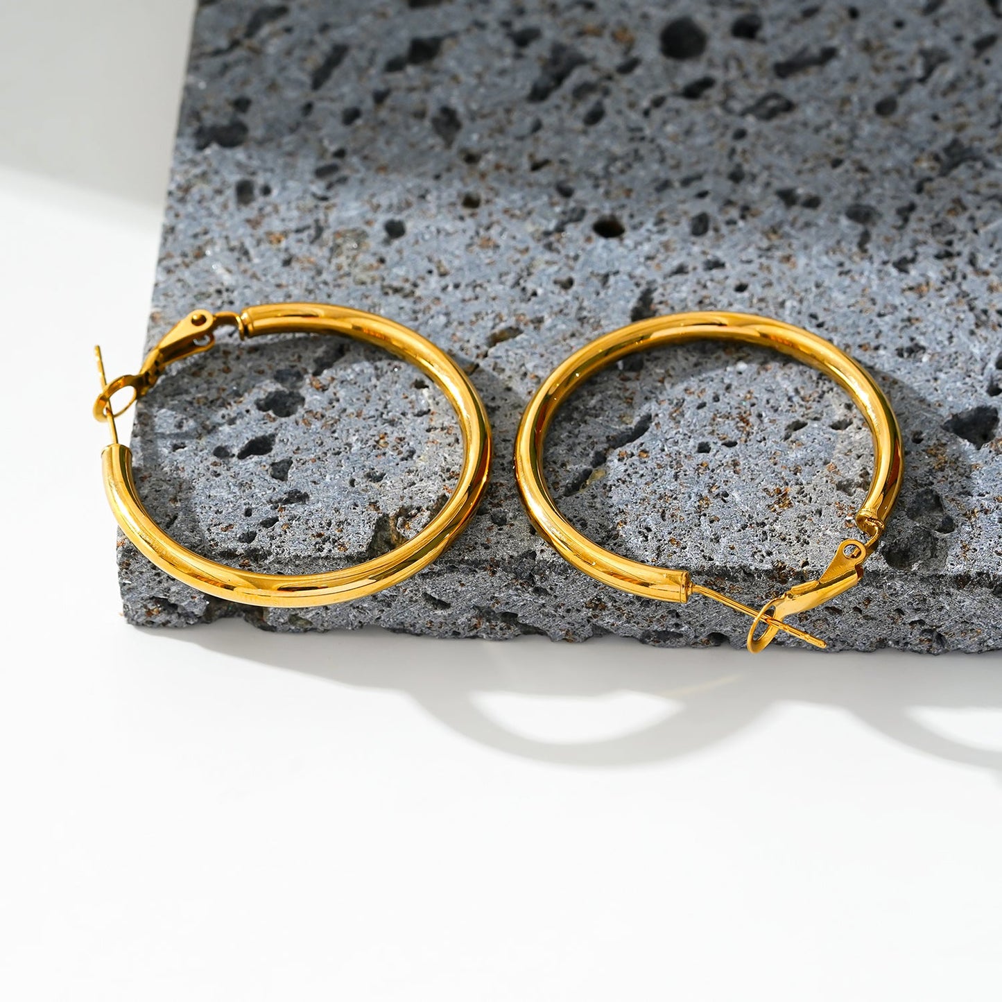 MICHI: Mid-Width Essential Hoop Earrings Gold Size B (2.5cm)