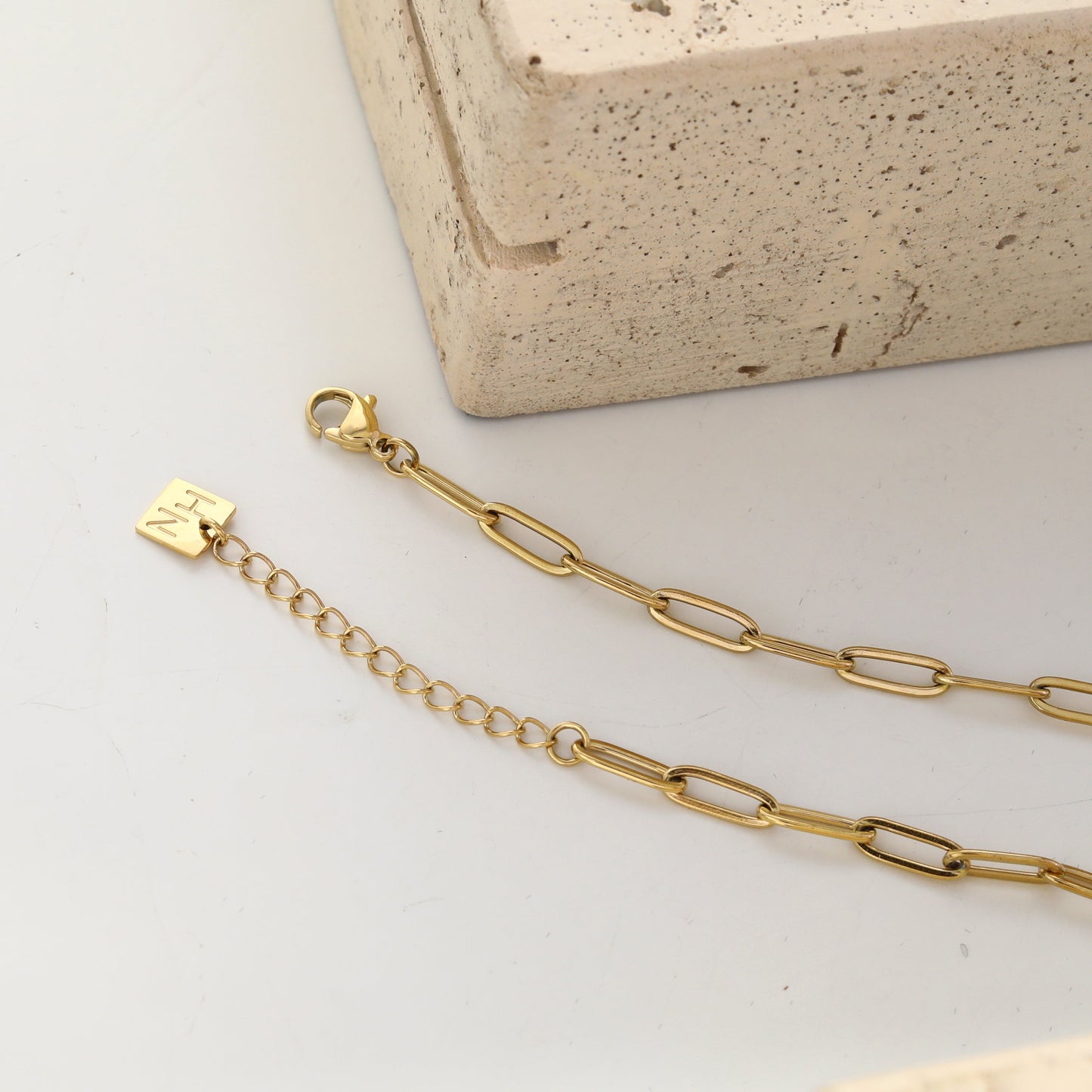 MORNA Paper Clip Chain with Zirconia Accented Geometric Pendant Gold