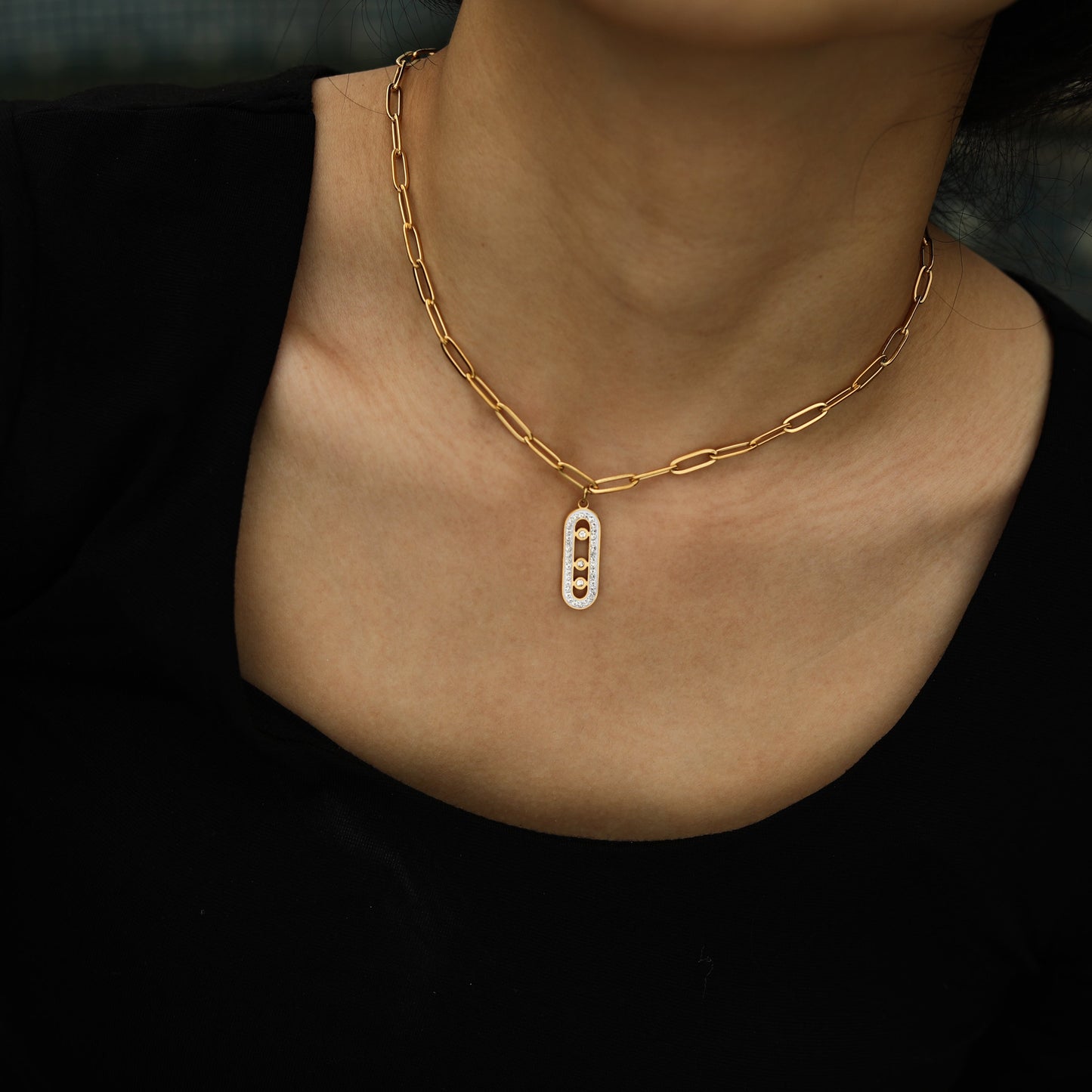 MORNA Paper Clip Chain with Zirconia Accented Geometric Pendant Gold