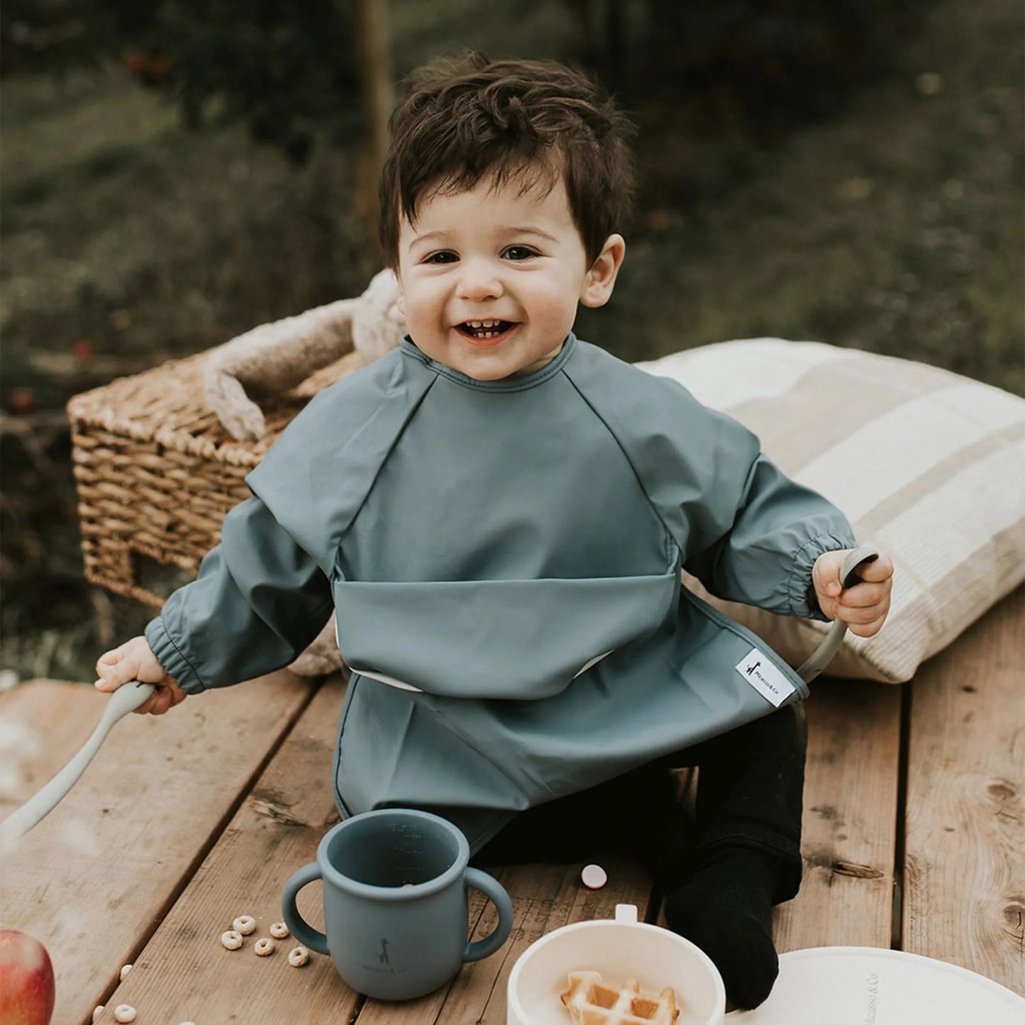 Bavette à manches longues avec pochette intégrée