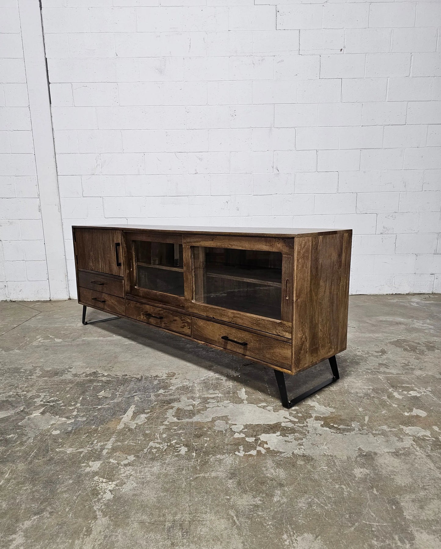 Meuble Télé Arezzo en bois de manguier portes coulissantes vitrées