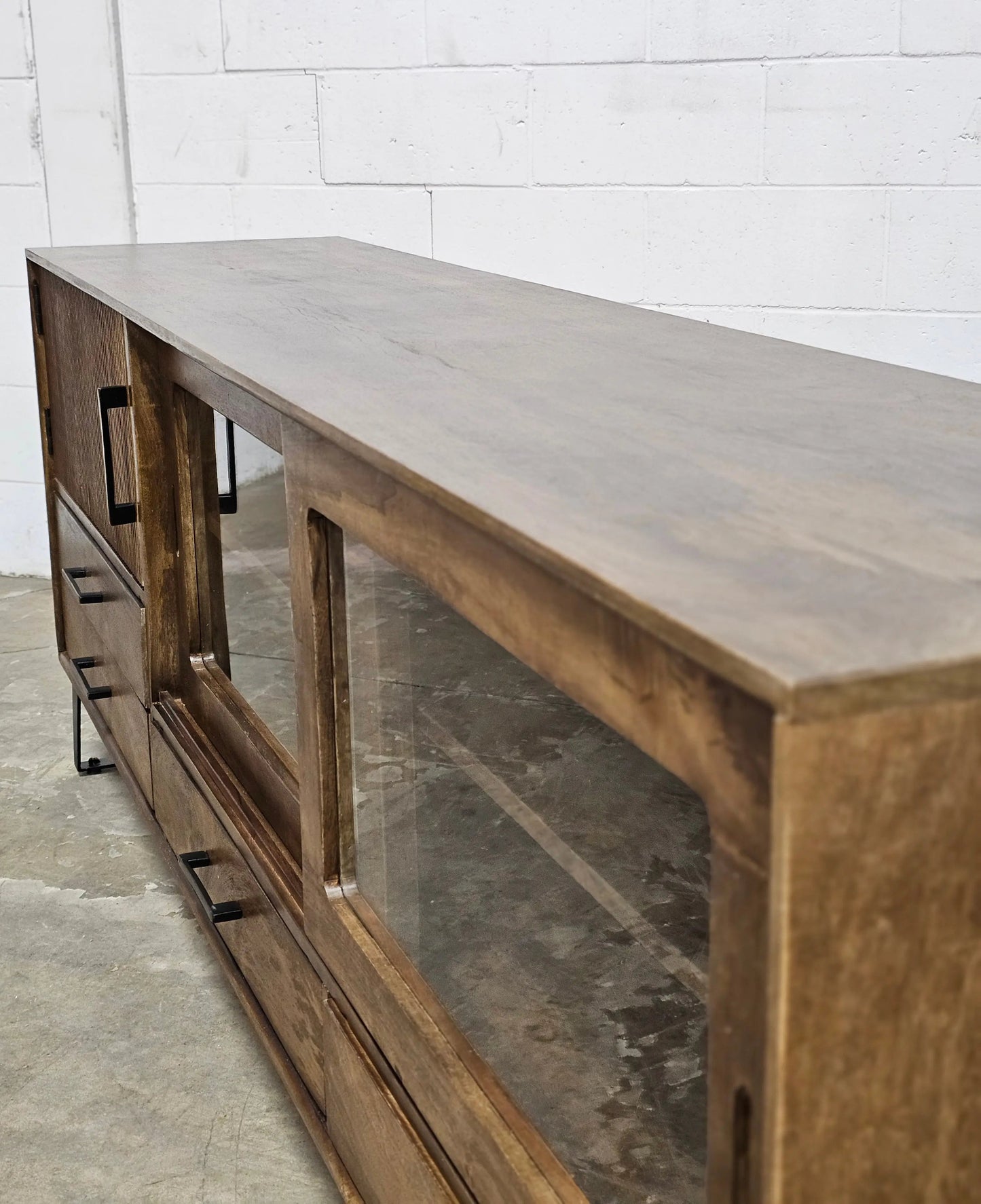 Meuble Télé Arezzo en bois de manguier portes coulissantes vitrées