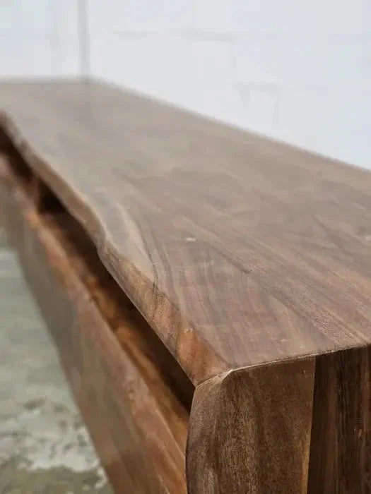 Meuble télé en bois d'Acacia Live Edge (Walnut) avec 4 tiroirs