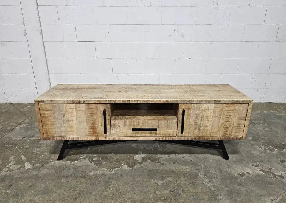 Meuble télé en bois de manguier brut sur patte en acier noir