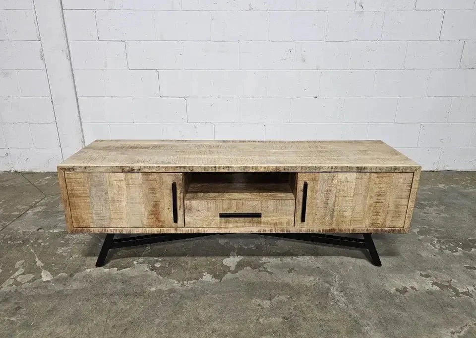 Meuble télé en bois de manguier brut sur patte en acier noir