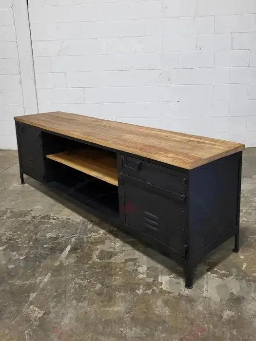 Meuble télé industriel en acier noir style casier dessus en bois de manguier