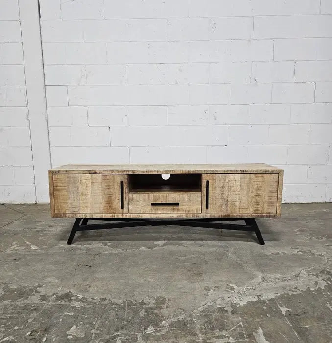 Meuble télé en bois de manguier brut sur patte en acier noir