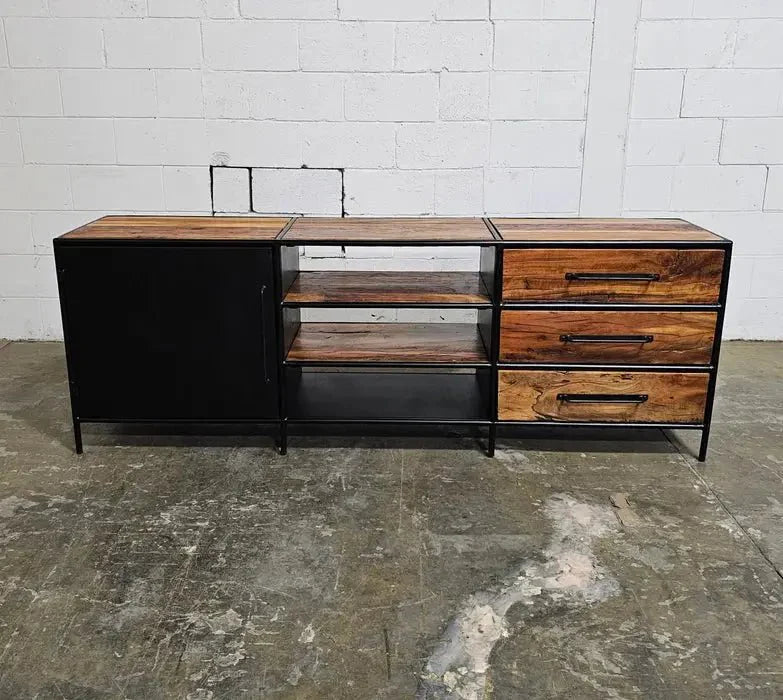 Meuble télé en bois recyclé avec porte en acier et 3 tiroirs