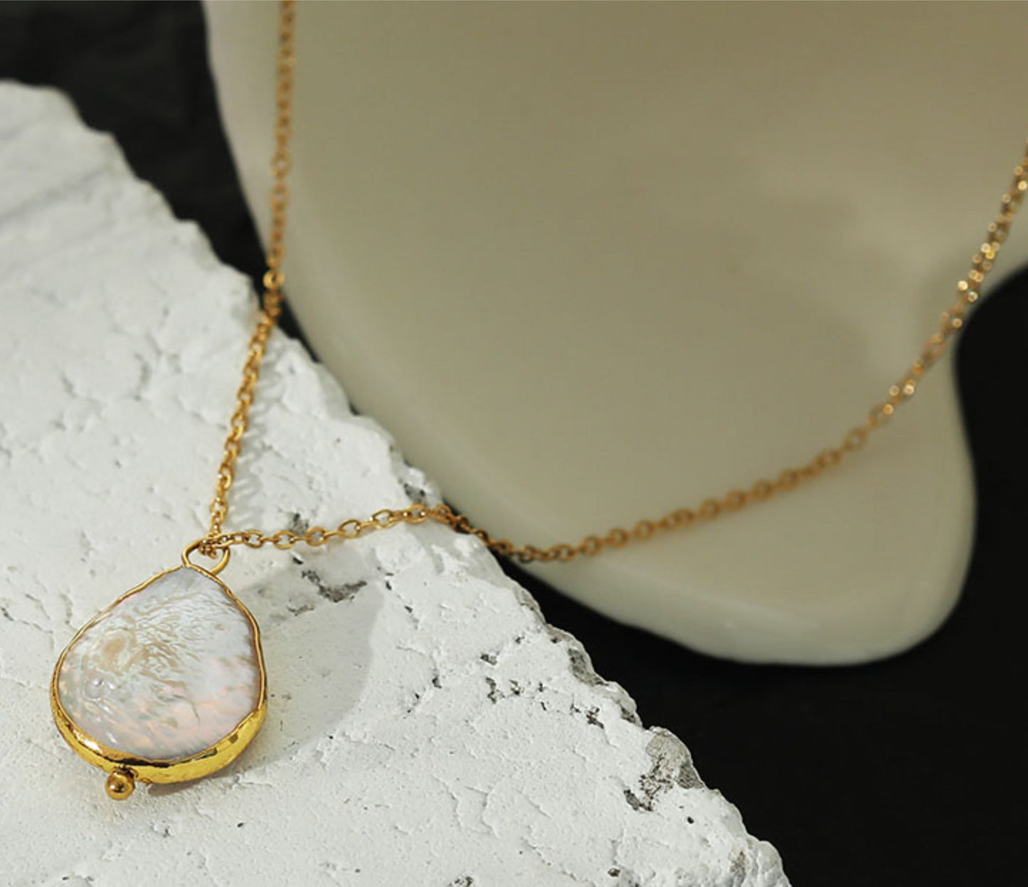 NOEMI: Encased Fresh-Water Pearl Pendant Chain Necklace