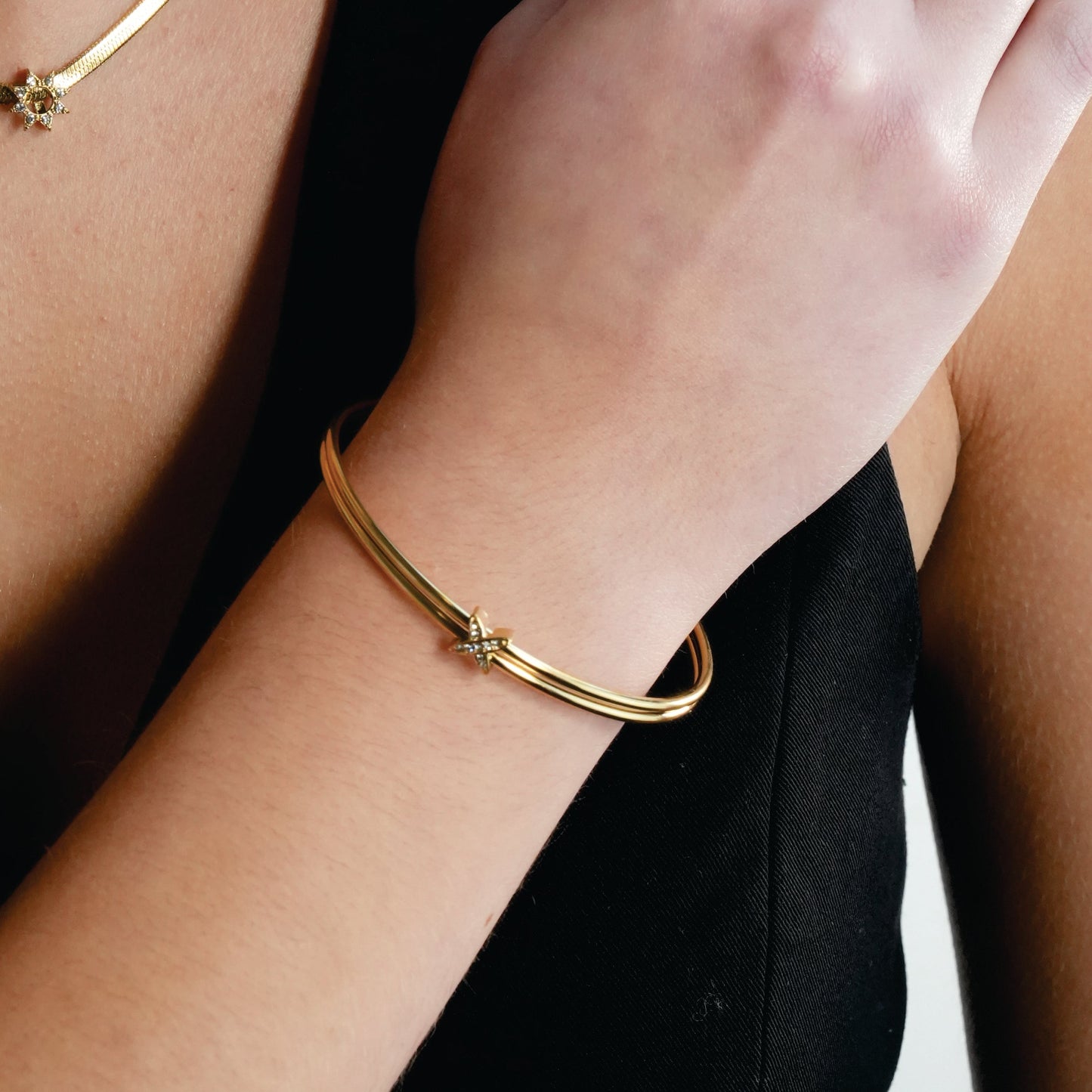 ODDASA Gold: Elegant Criss-Cross Dual Bangle Bracelet with Pavé Zirconia