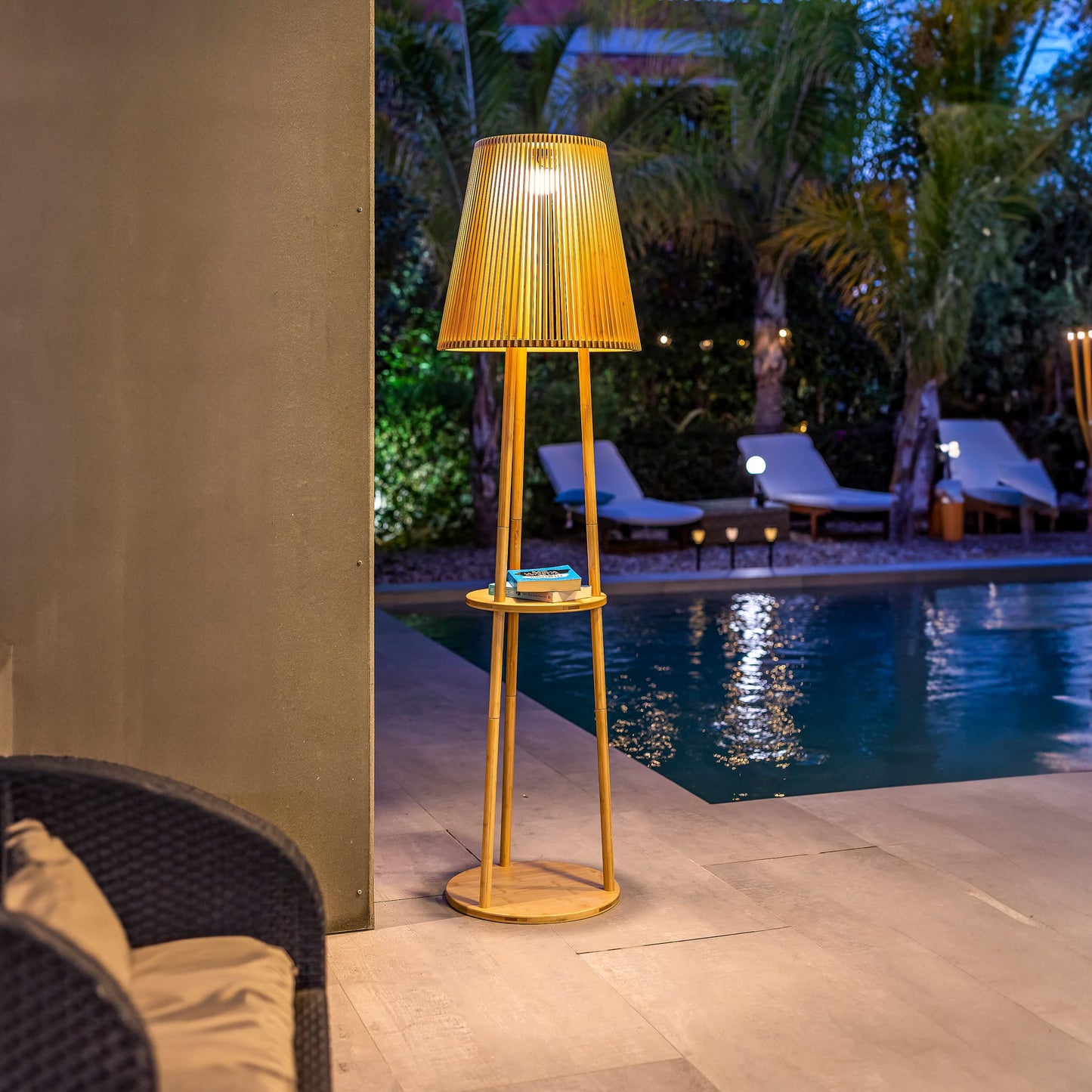 Okinawa<br> Solar-charged Floor Lamp