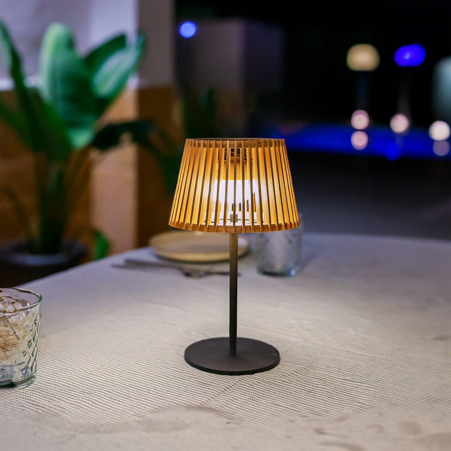 Okinawa<br> Solar-charged Table Lamp