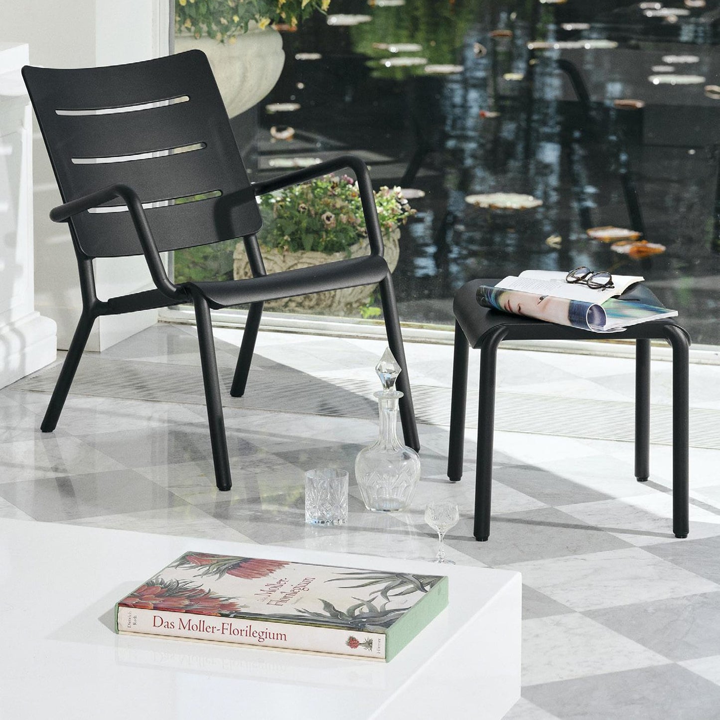 OUTO Hocker<br> Indoor & Outdoor Use