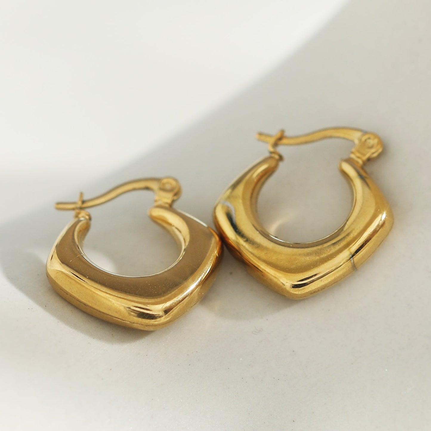 MARIYA: Squared Rounded Hoop Earrings Gold