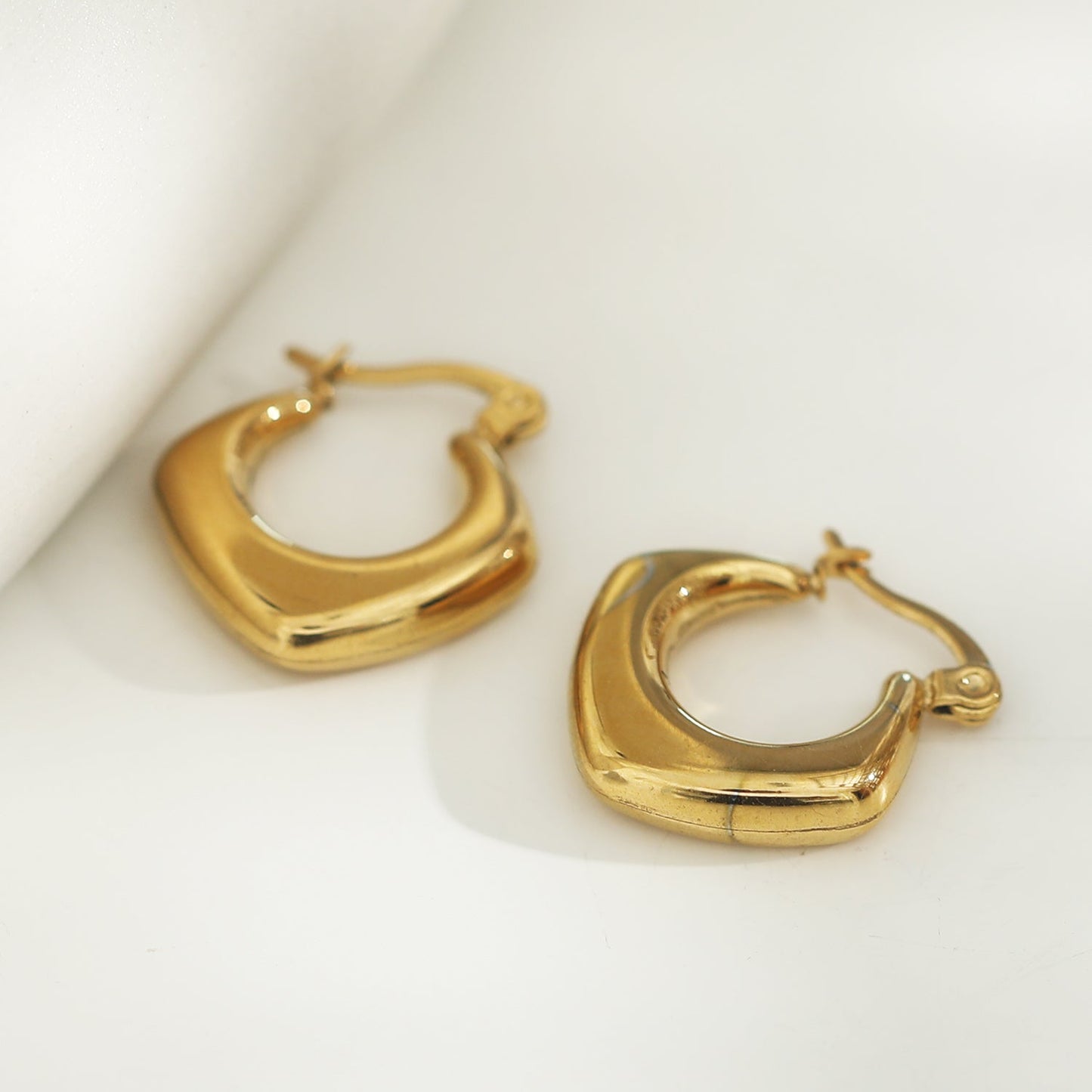 MARIYA: Squared Rounded Hoop Earrings Gold