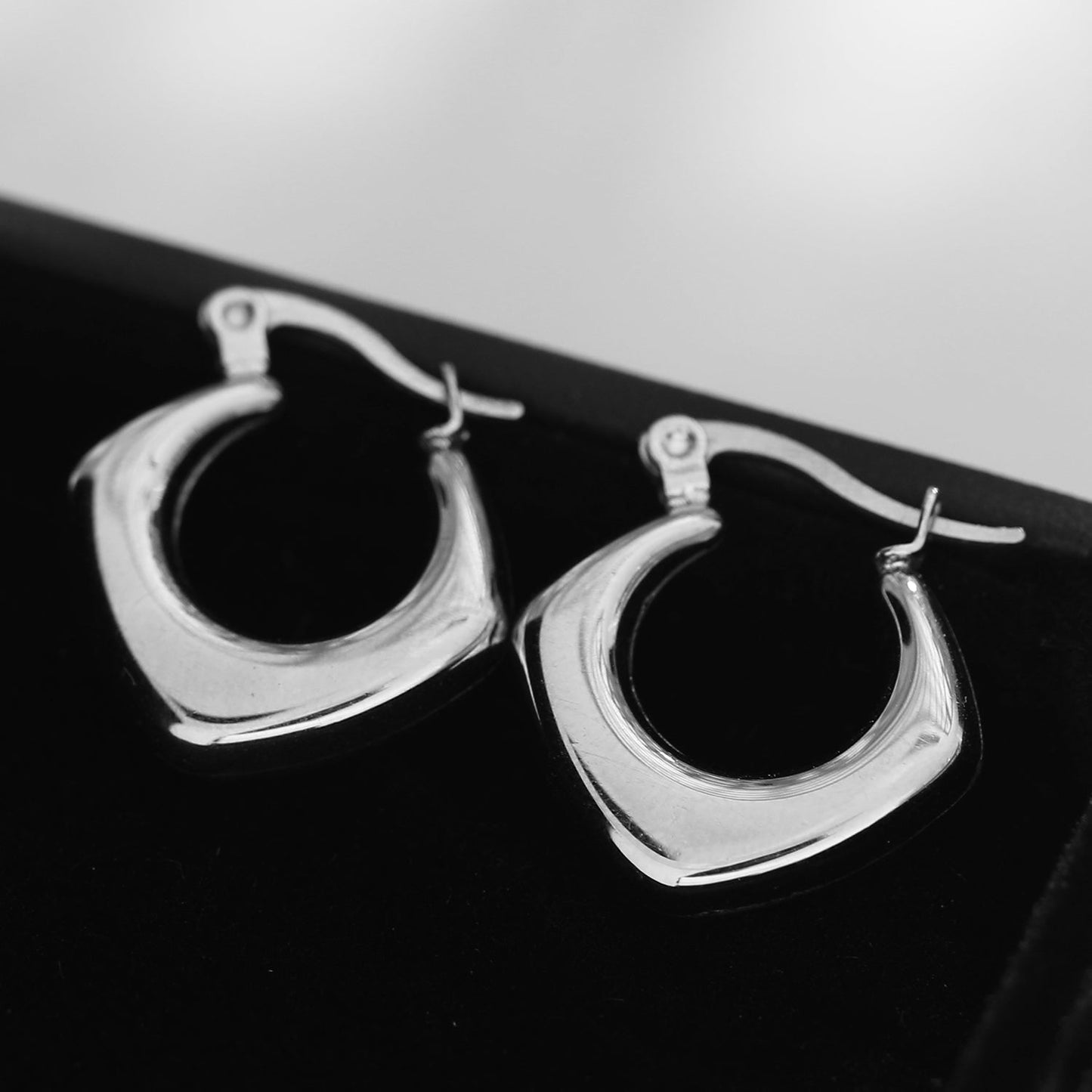 MARIYA Squared Rounded Hoop Earrings Silver