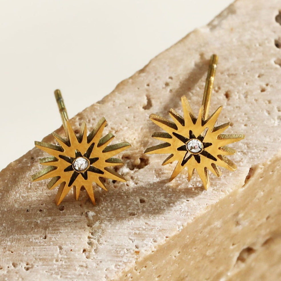 AMNISTY: 'Brilliant Star' Zirconia Stud Earrings Gold