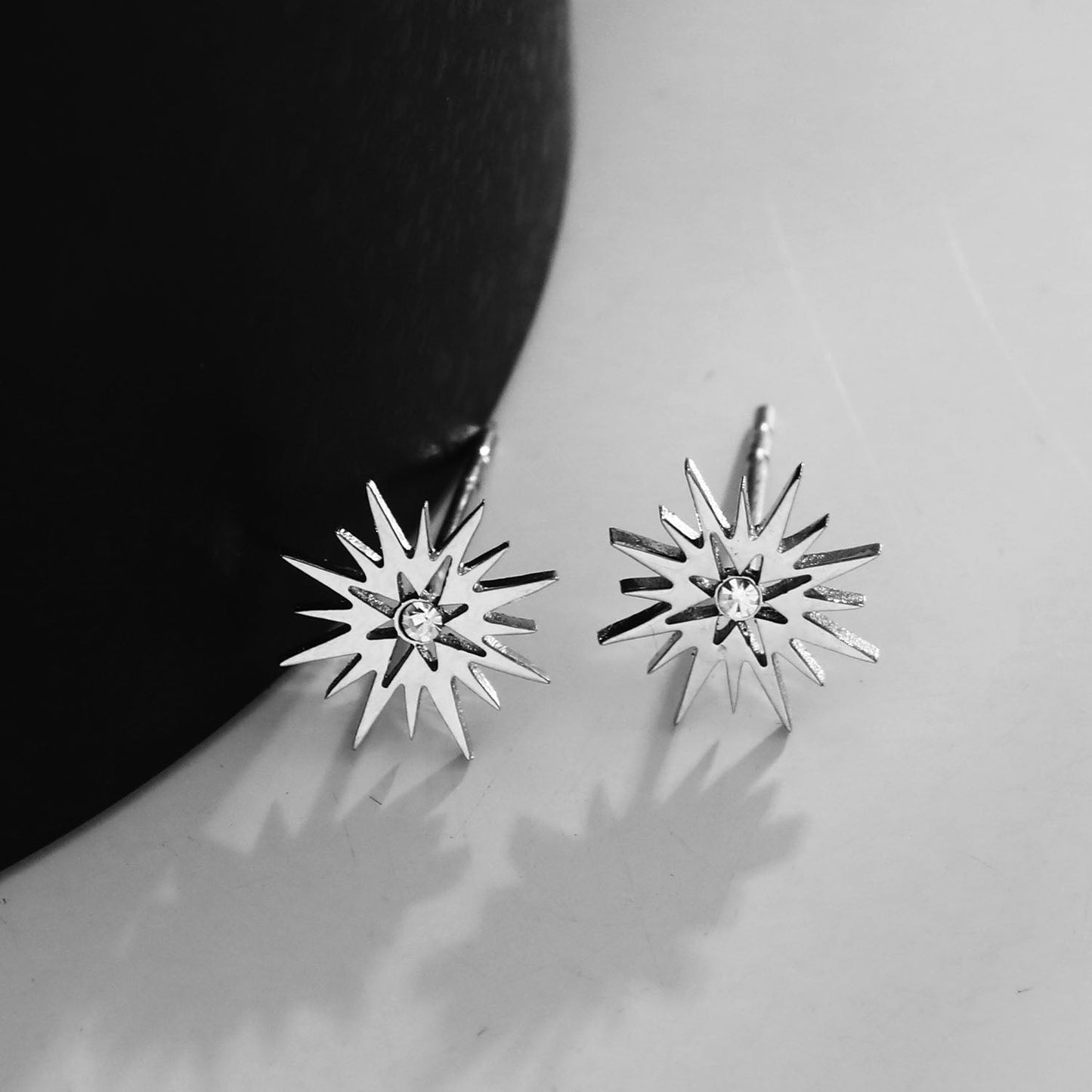 AMNISTY: 'Brilliant Star' Zirconia Stud Earrings Silver