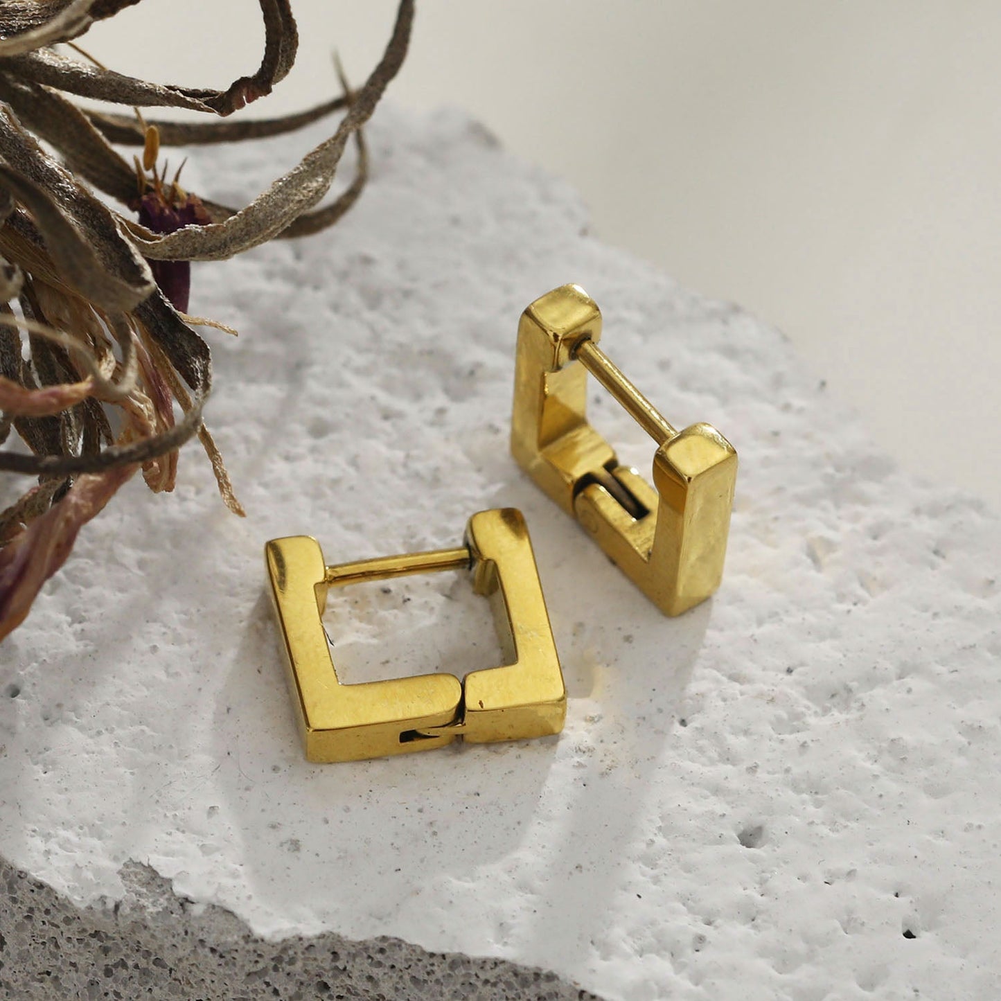 DINAMI Gold: Tiny Squared Shape Hoop Earrings
