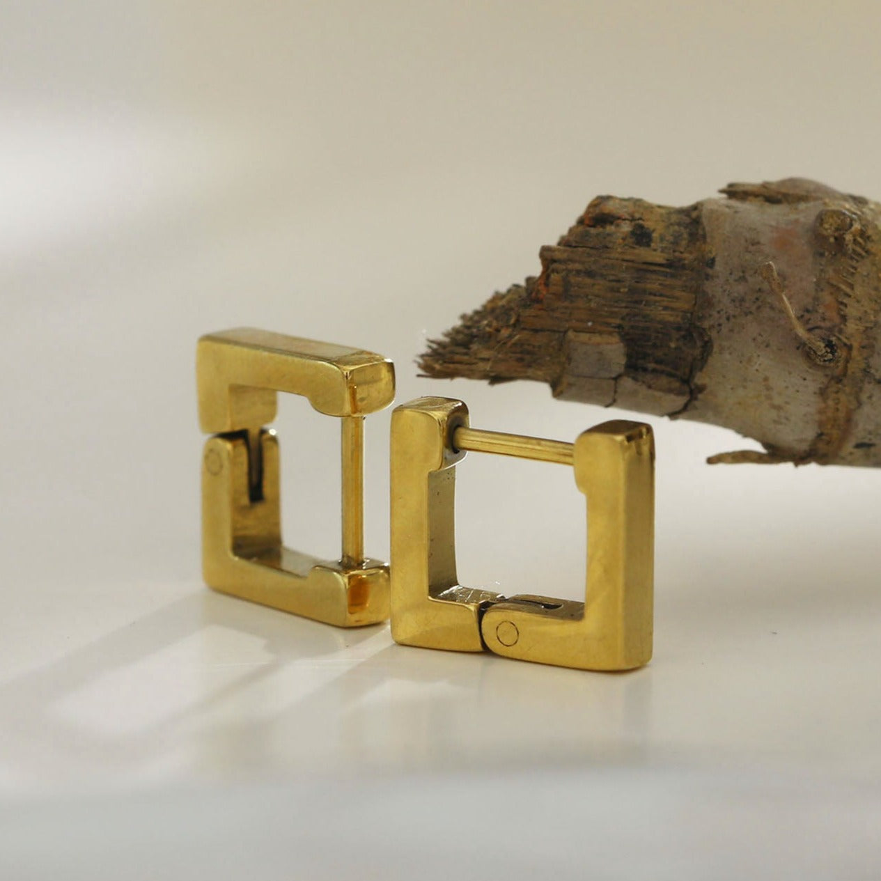 DINAMI Gold: Tiny Squared Shape Hoop Earrings