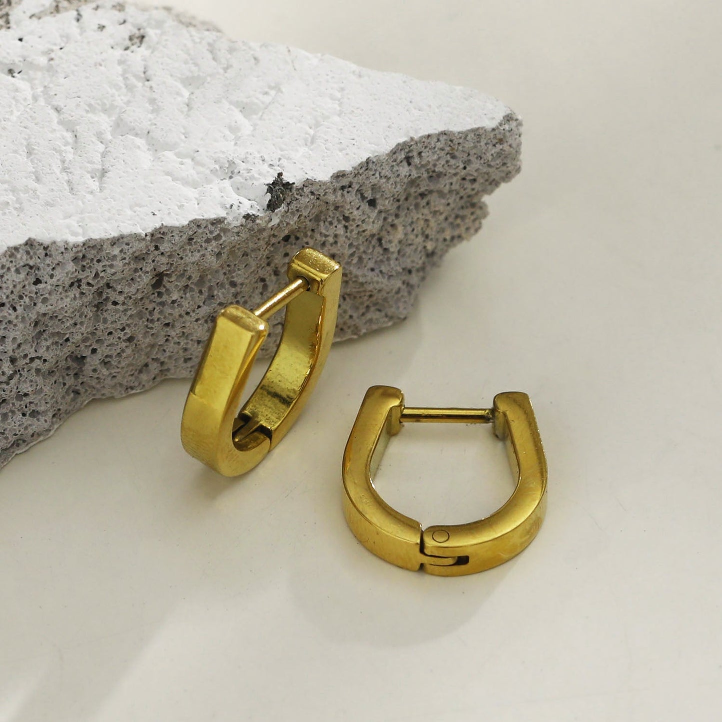 CADEO: 'Lucky' Horse-Shoe Shaped Contemporary Hoop Earrings