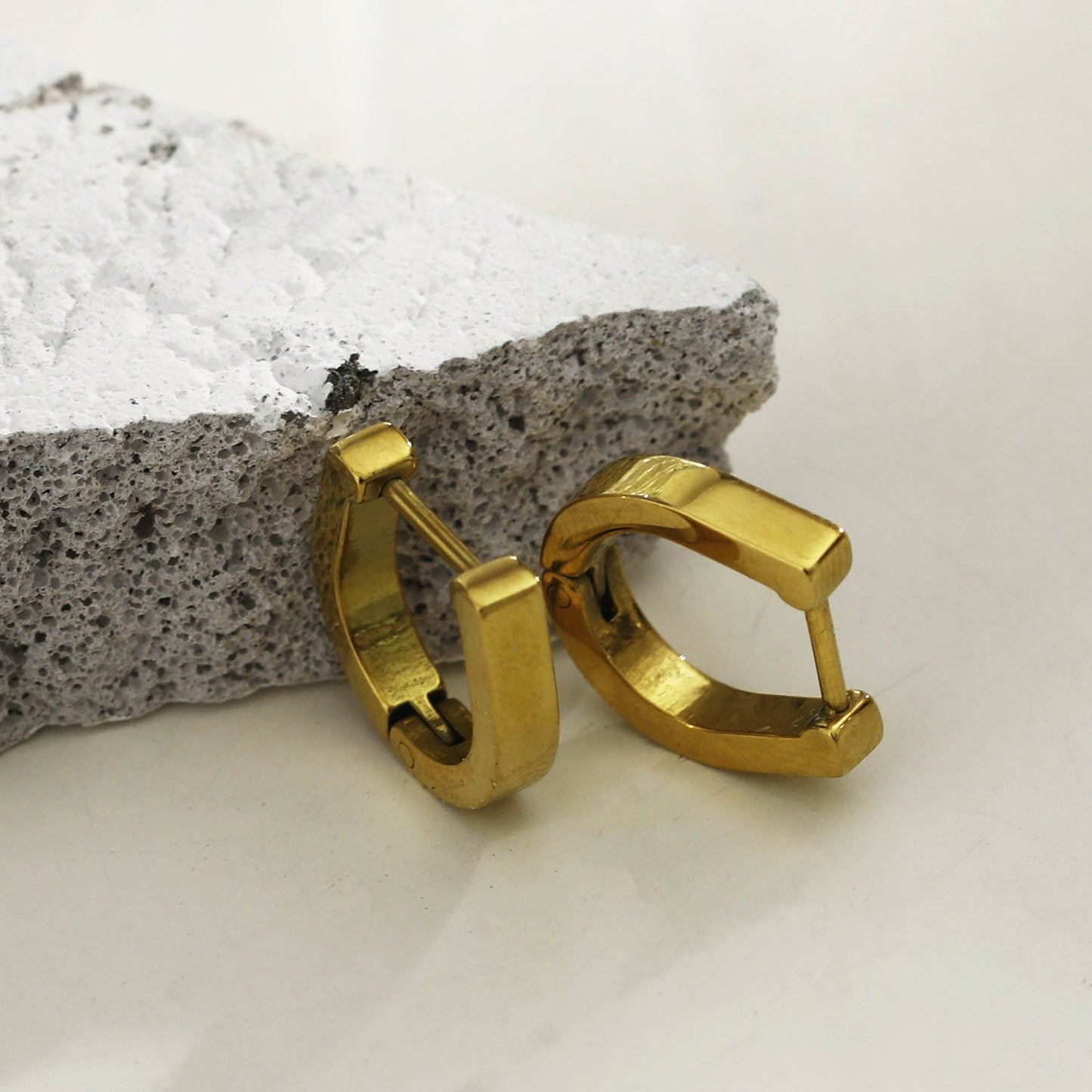 CADEO: 'Lucky' Horse-Shoe Shaped Contemporary Hoop Earrings