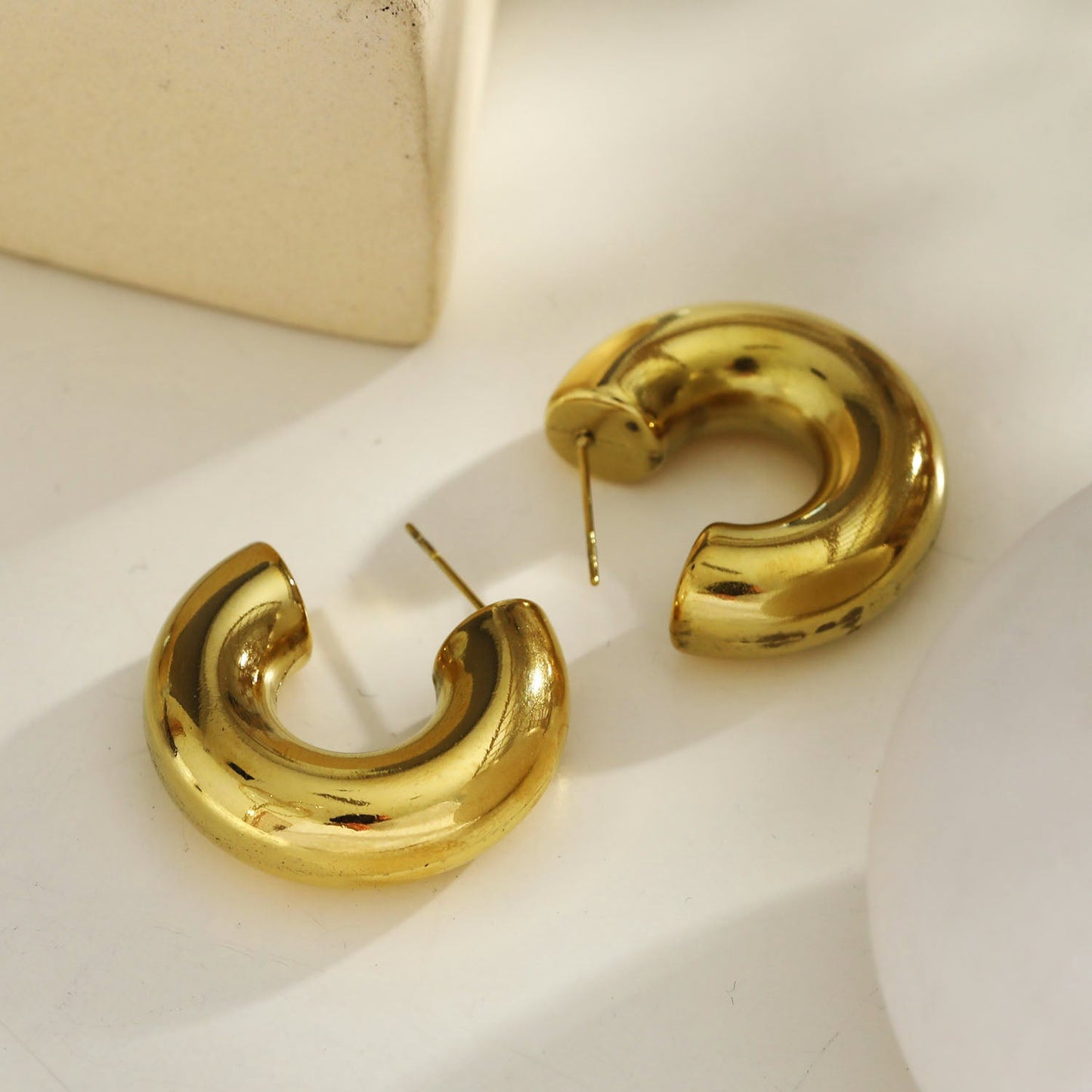 Style DEMONTE: Hollow Chunky-Look Smooth Surface Tube Hoop Earrings in Gold