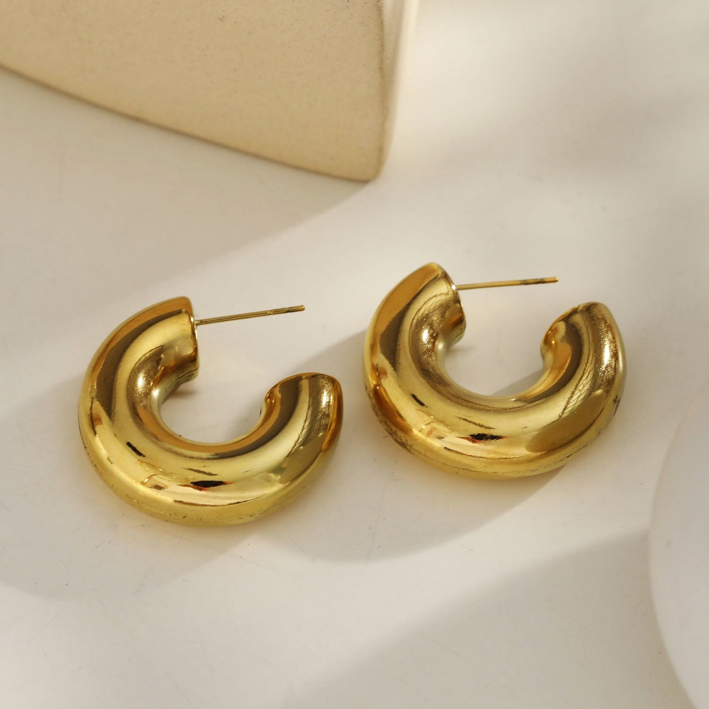 Style DEMONTE: Hollow Chunky-Look Smooth Surface Tube Hoop Earrings in Gold