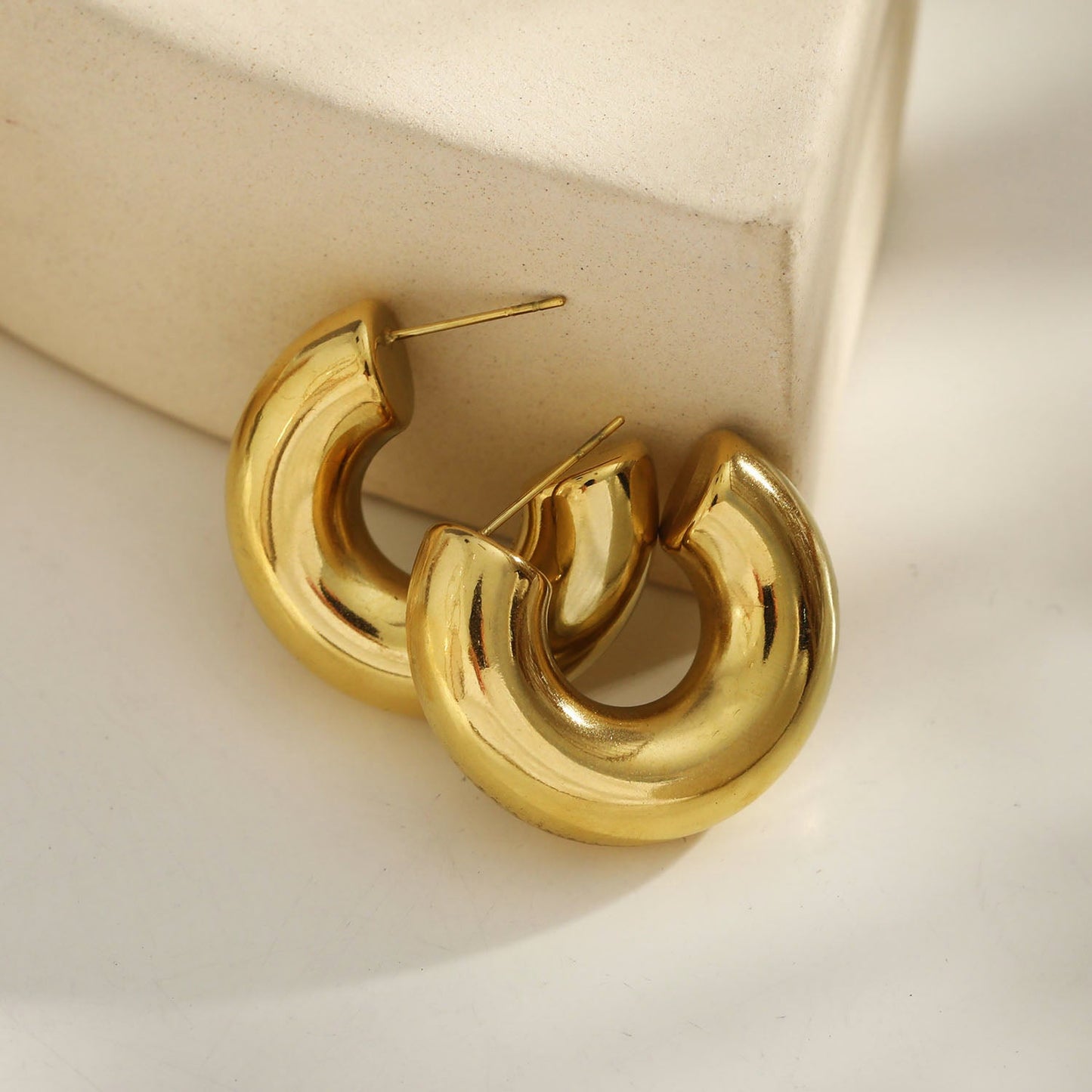 Style DEMONTE: Hollow Chunky-Look Smooth Surface Tube Hoop Earrings in Gold