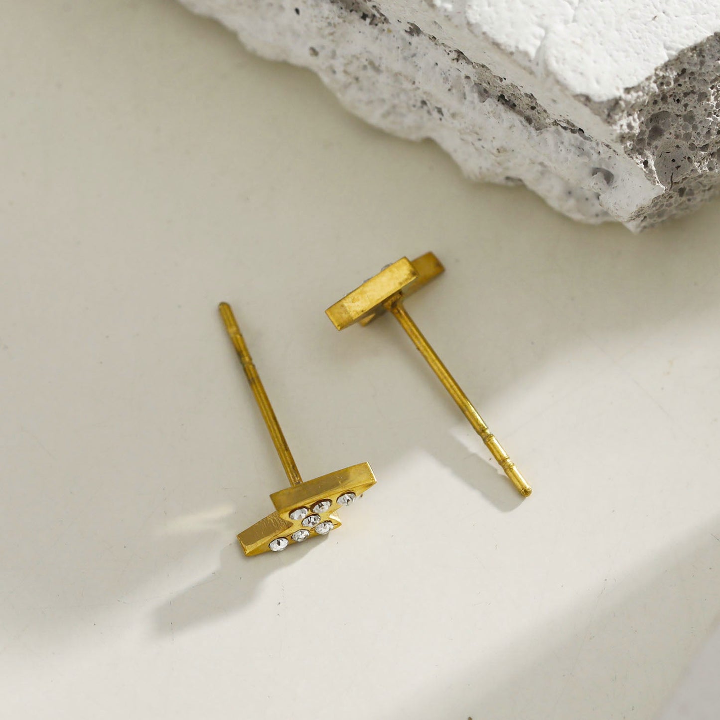 ANNELI 'Zig-Zag' Zirconia Stud Earrings