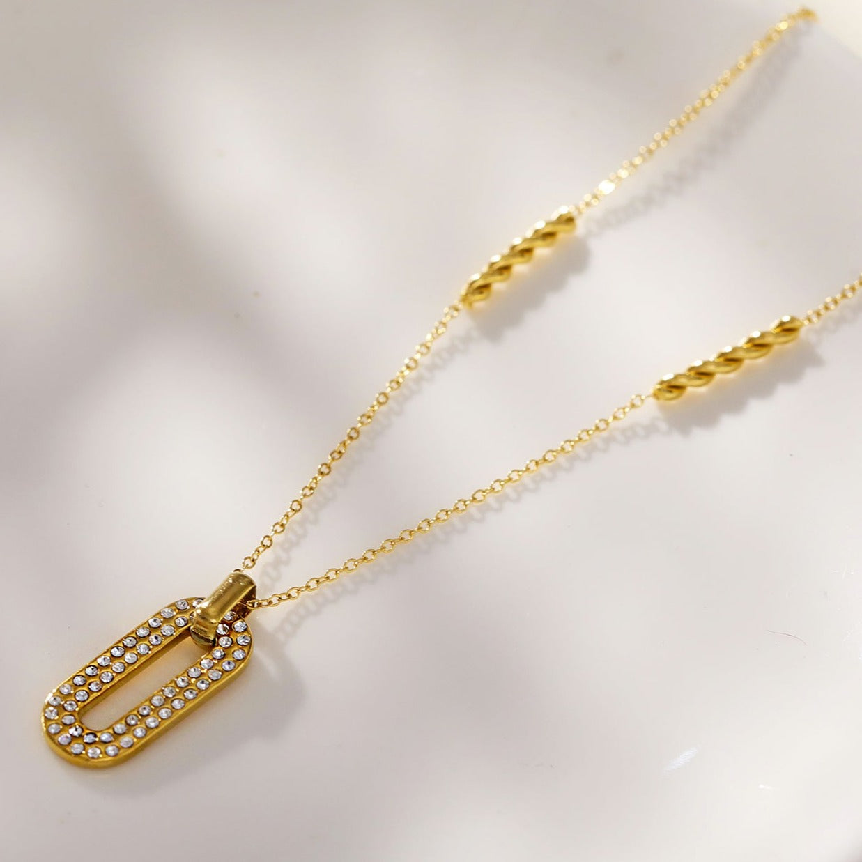 ASKIRA: Twisted Rope Combo Chain with a Zirconia-Adorned Oval Shaped Pendant