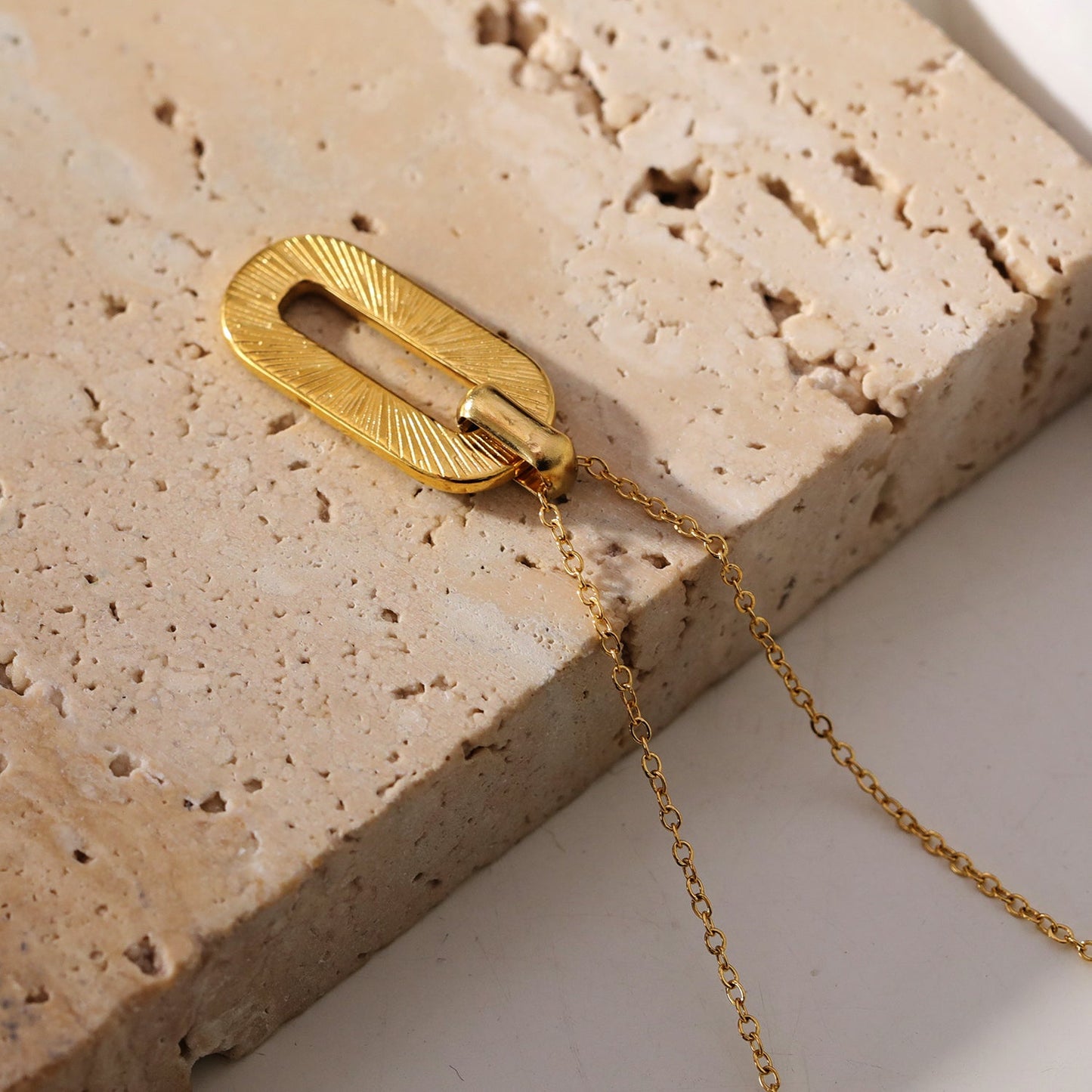 ASKIRA: Twisted Rope Combo Chain with a Zirconia-Adorned Oval Shaped Pendant