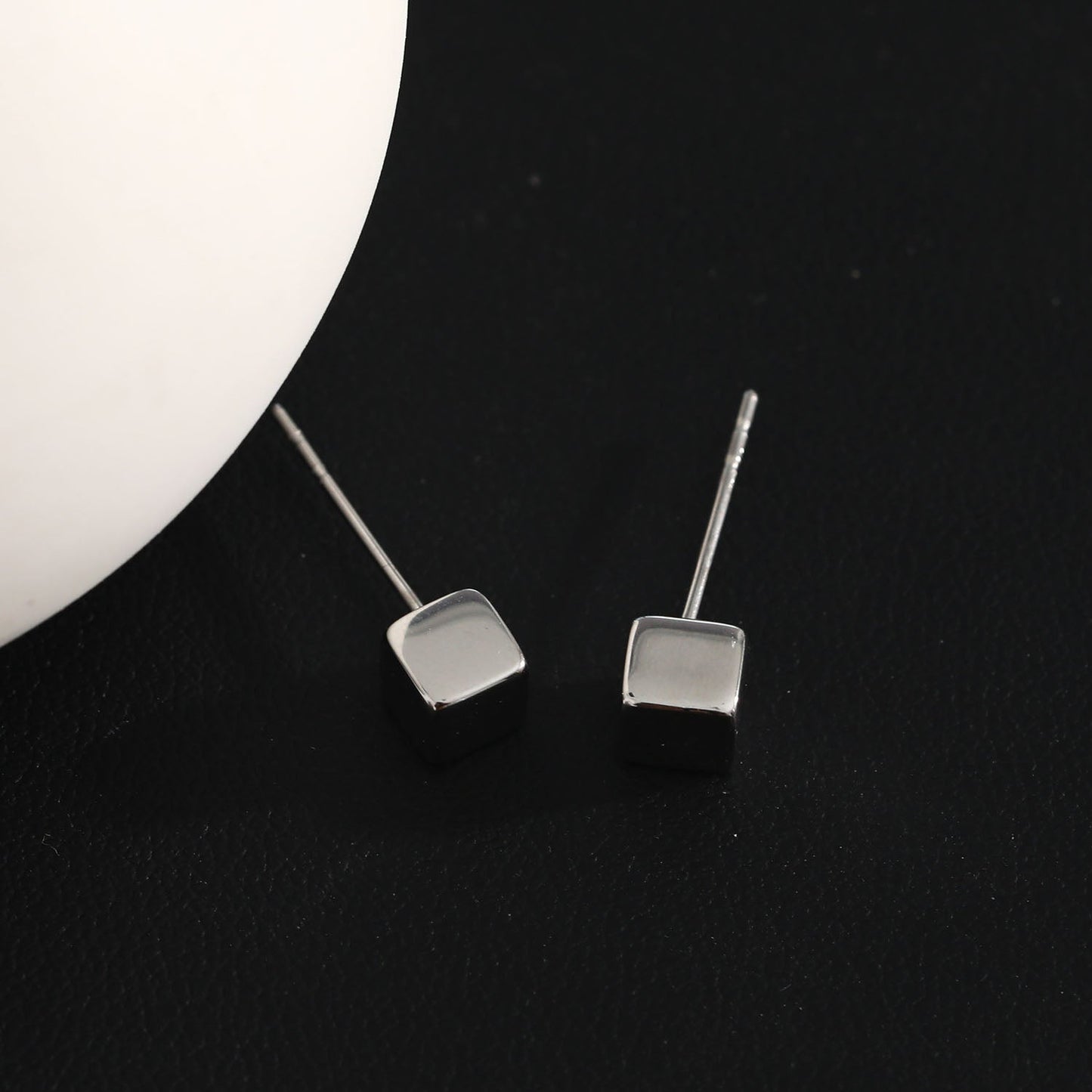 Style SYNNE: Square Bead Minimalist Stud Earrings in Gold & Silver