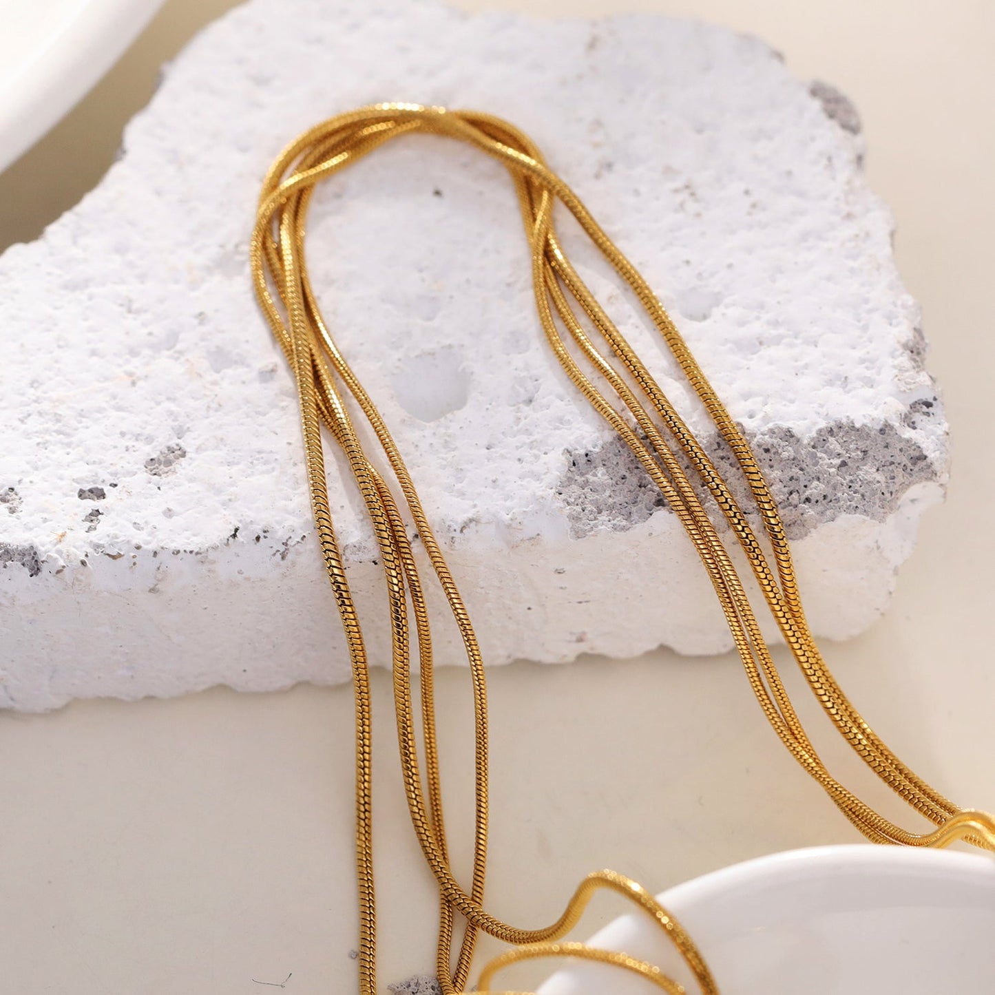 AVEZZANO Gold: Snake-Skin Textured Multi-Strand Chain Necklace - Exquisite Elegance