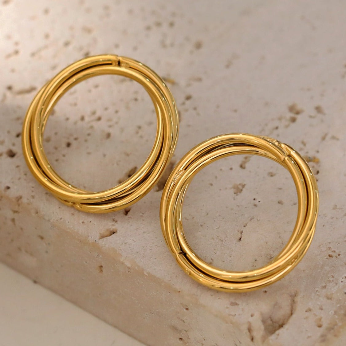 DELISIAS: Triple Harmony - Three Overlapping Rings Hoop Earrings