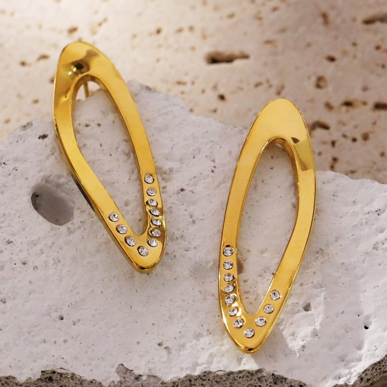 ESSABEL: Zirconia Embedded Sculpted Hoop Earrings