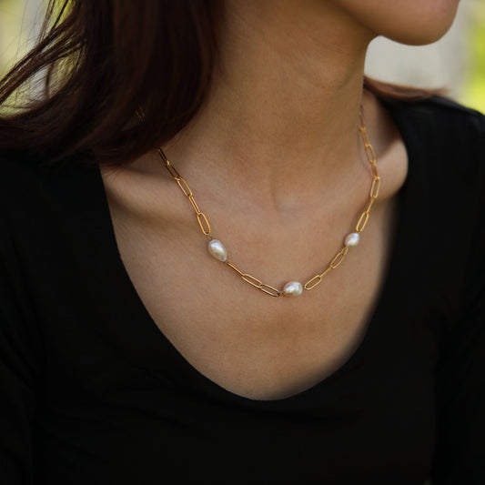 YORK: Fresh Water Pearl Trio on A Paper-Chain Necklace