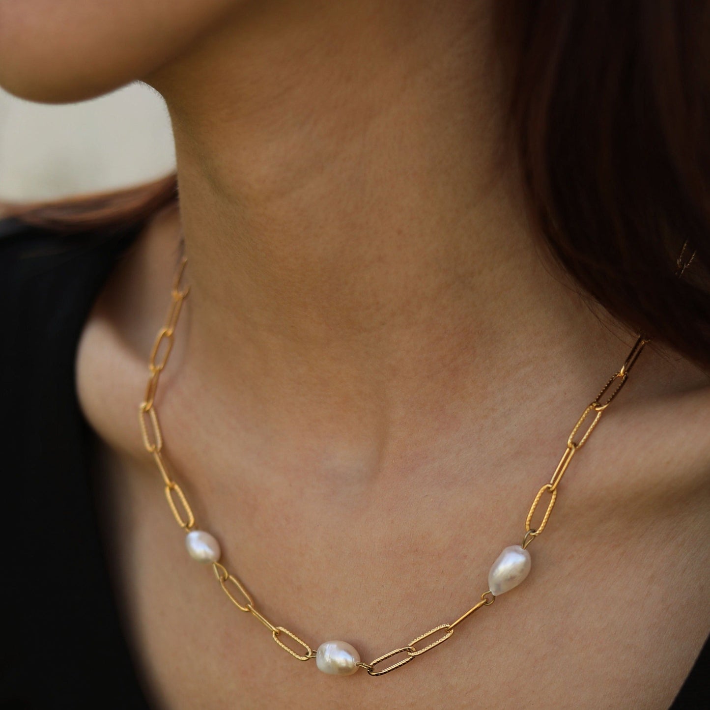 YORK: Fresh Water Pearl Trio on A Paper-Chain Necklace