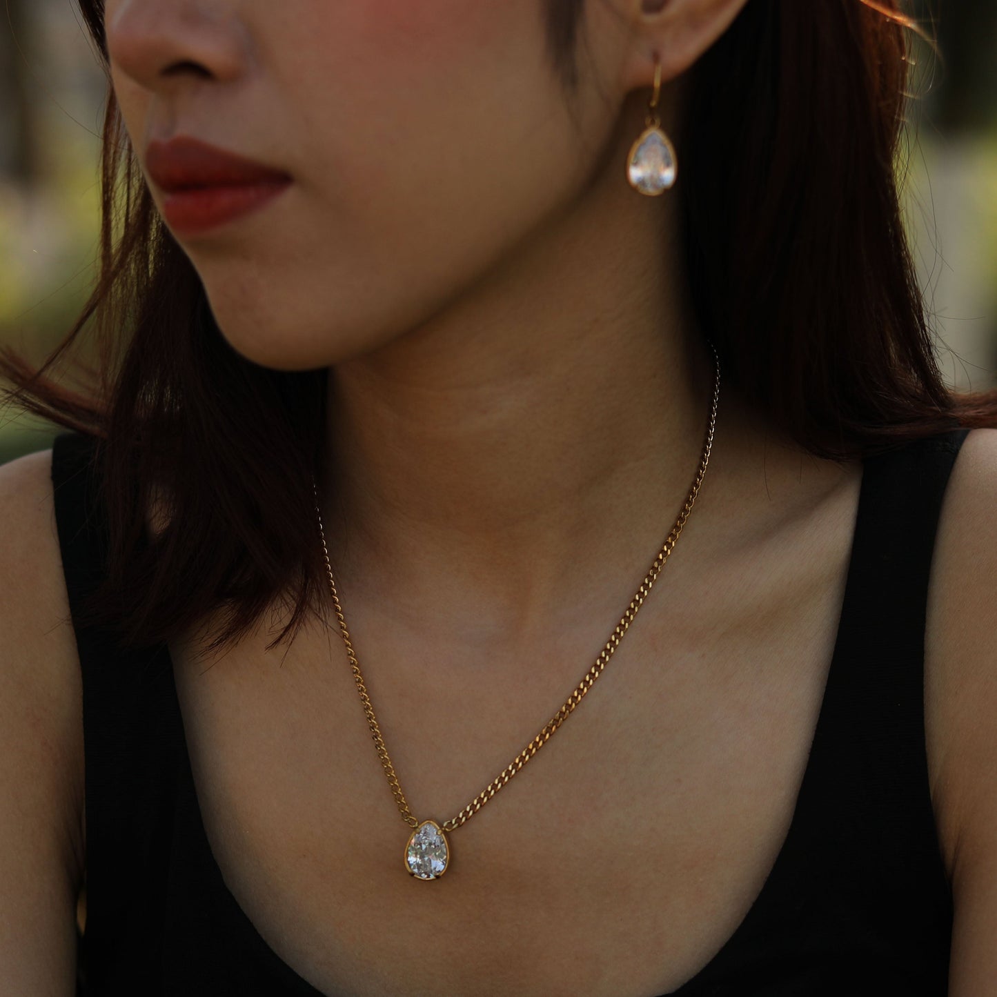 TWYLA: Chunky Tear Drop Crystal Pendent on a Link Chain Necklace