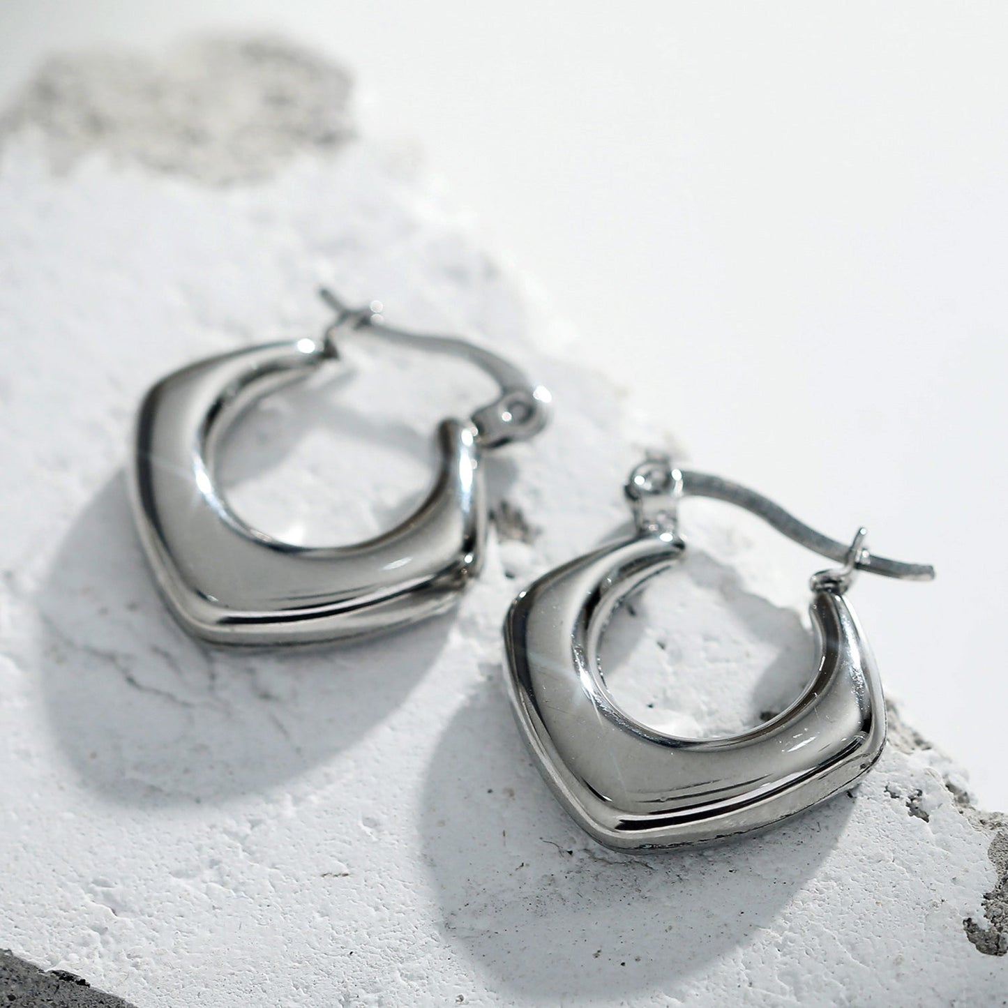 MARIYA Squared Rounded Hoop Earrings Silver