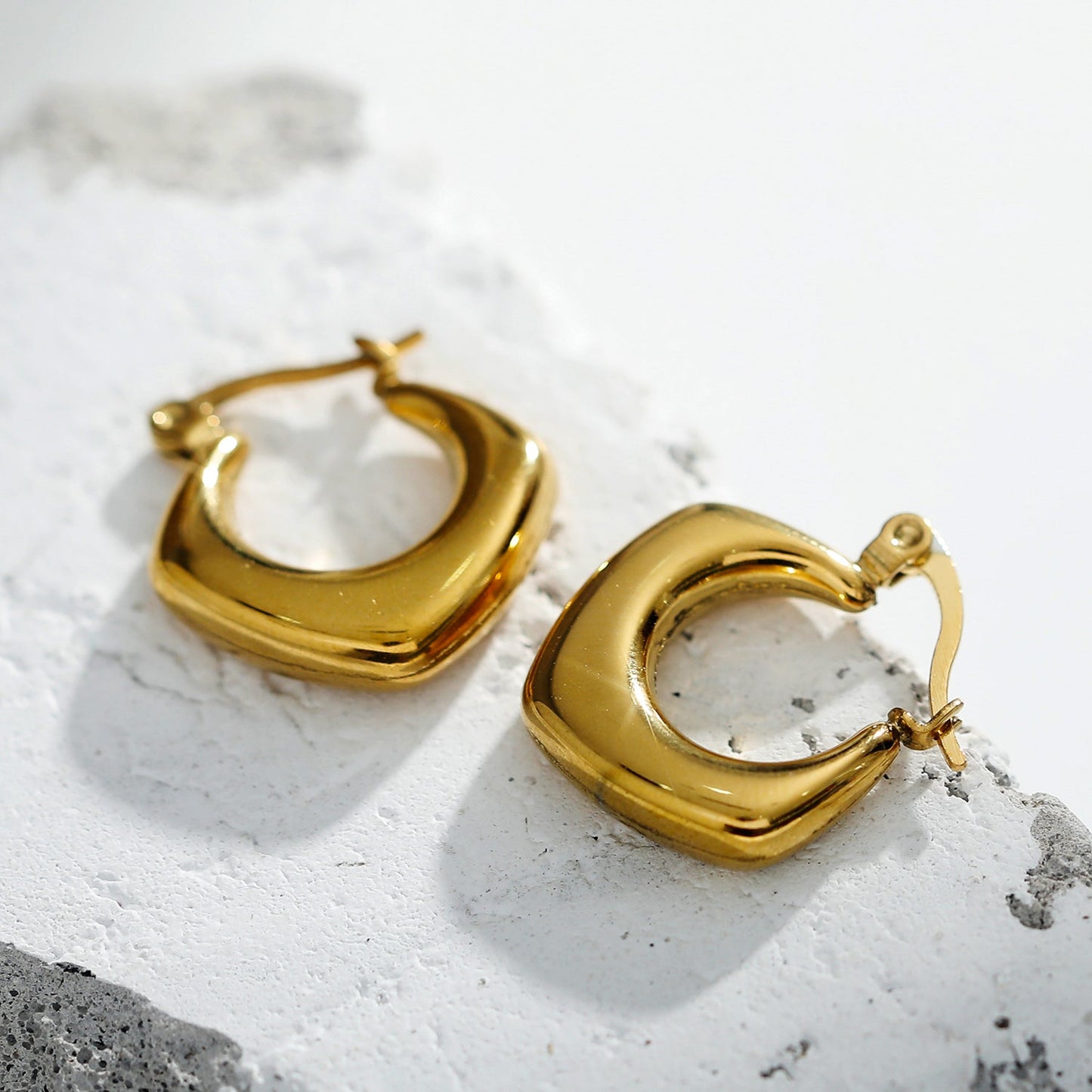 MARIYA: Squared Rounded Hoop Earrings Gold