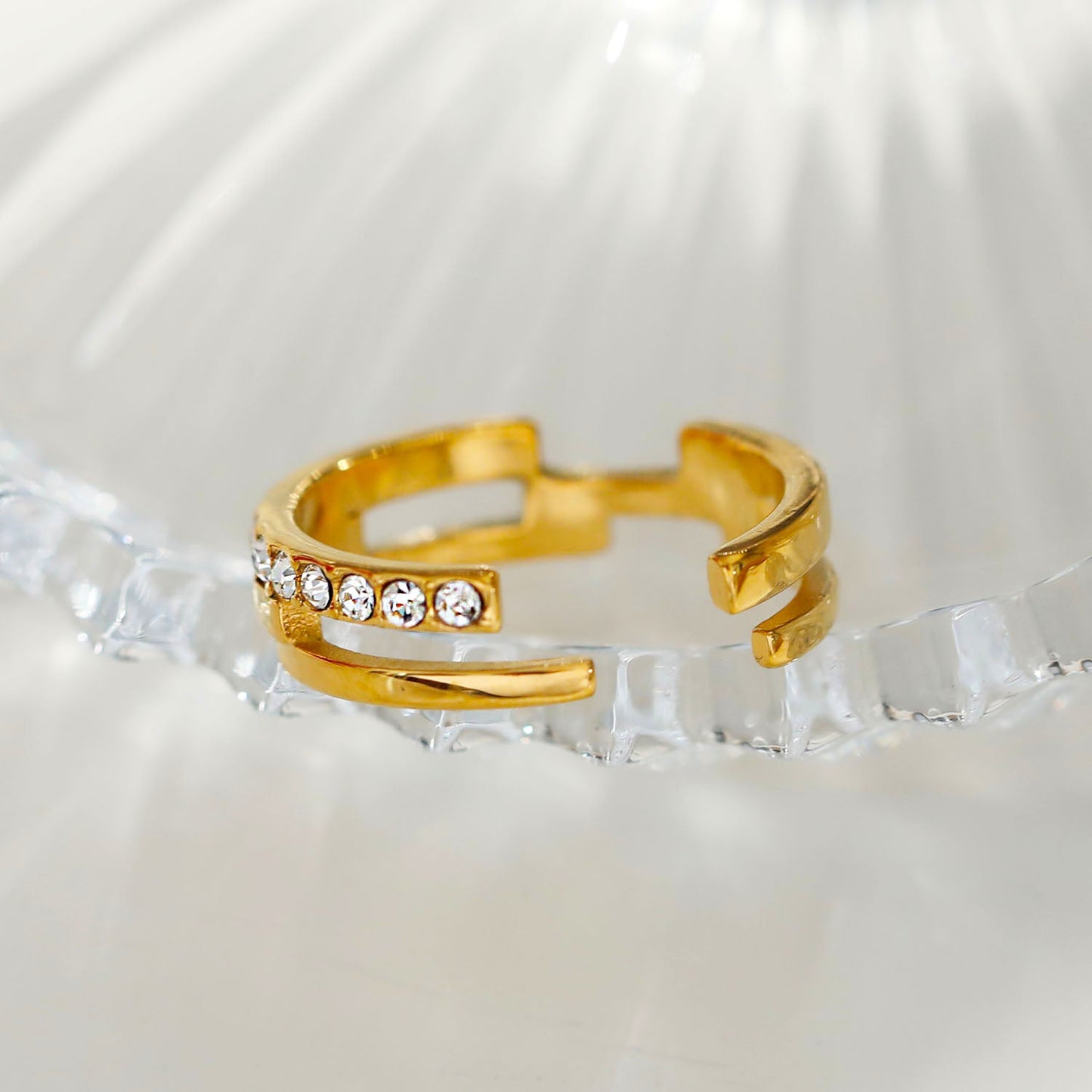 PEDRA: Parallel Multi Stacked Zirconia Embellished Ring