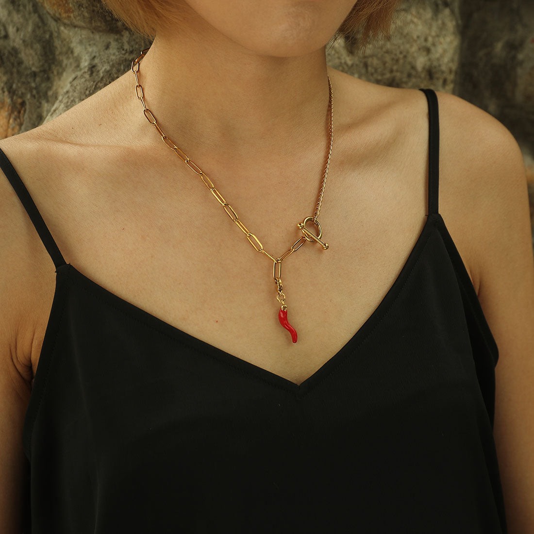 AVERY Charm Necklace Gold