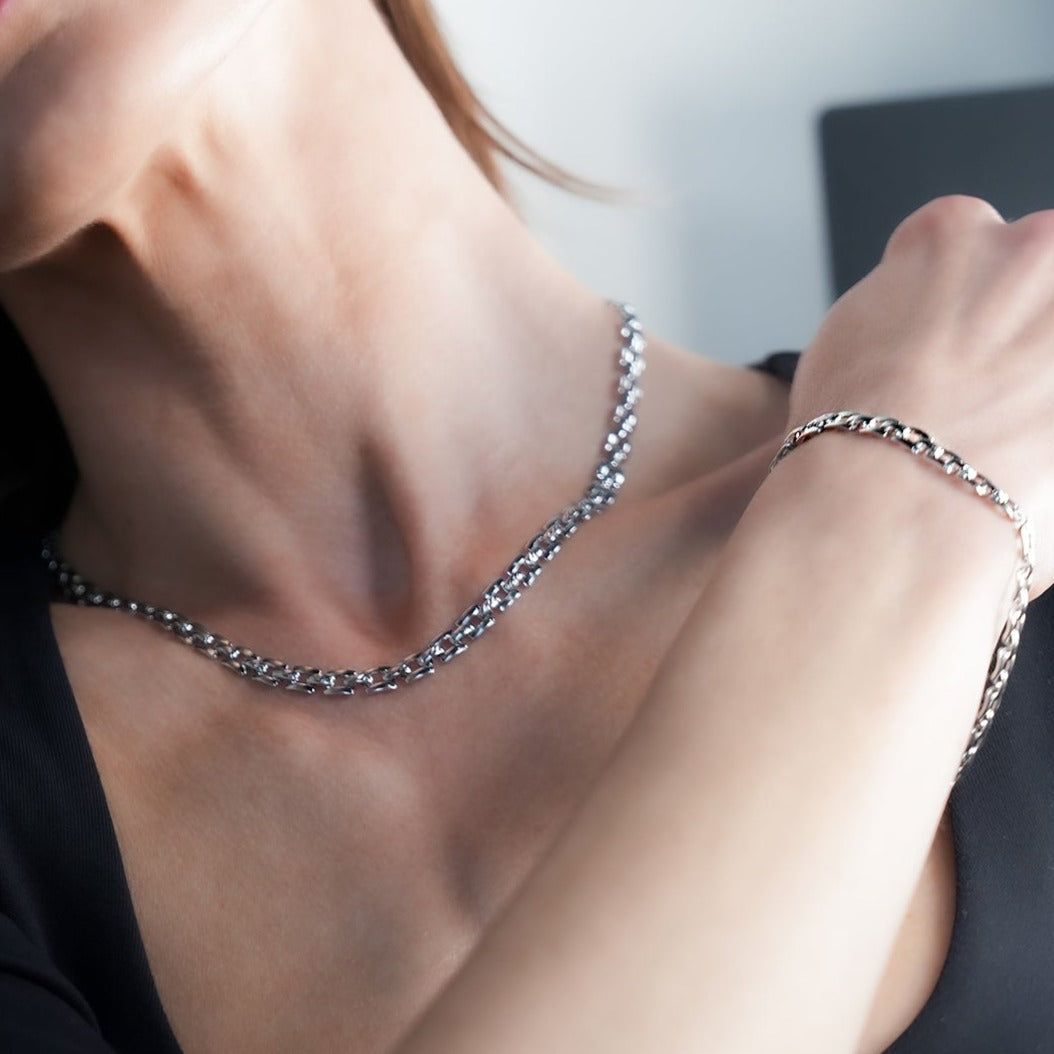 PROVINIA: Retro Watch Style Strap Bracelet in Silver