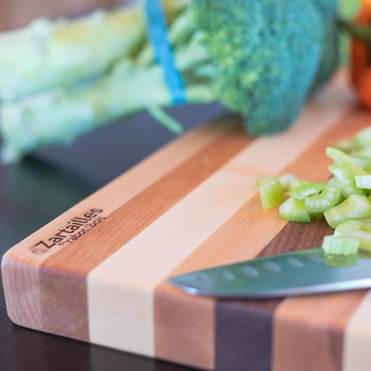 Planche à découper en bois, l’unique “D-Zartailles”