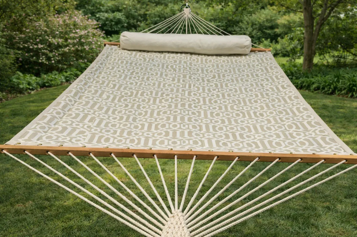 Deluxe Quilted Hammock with 3-Beam Stand