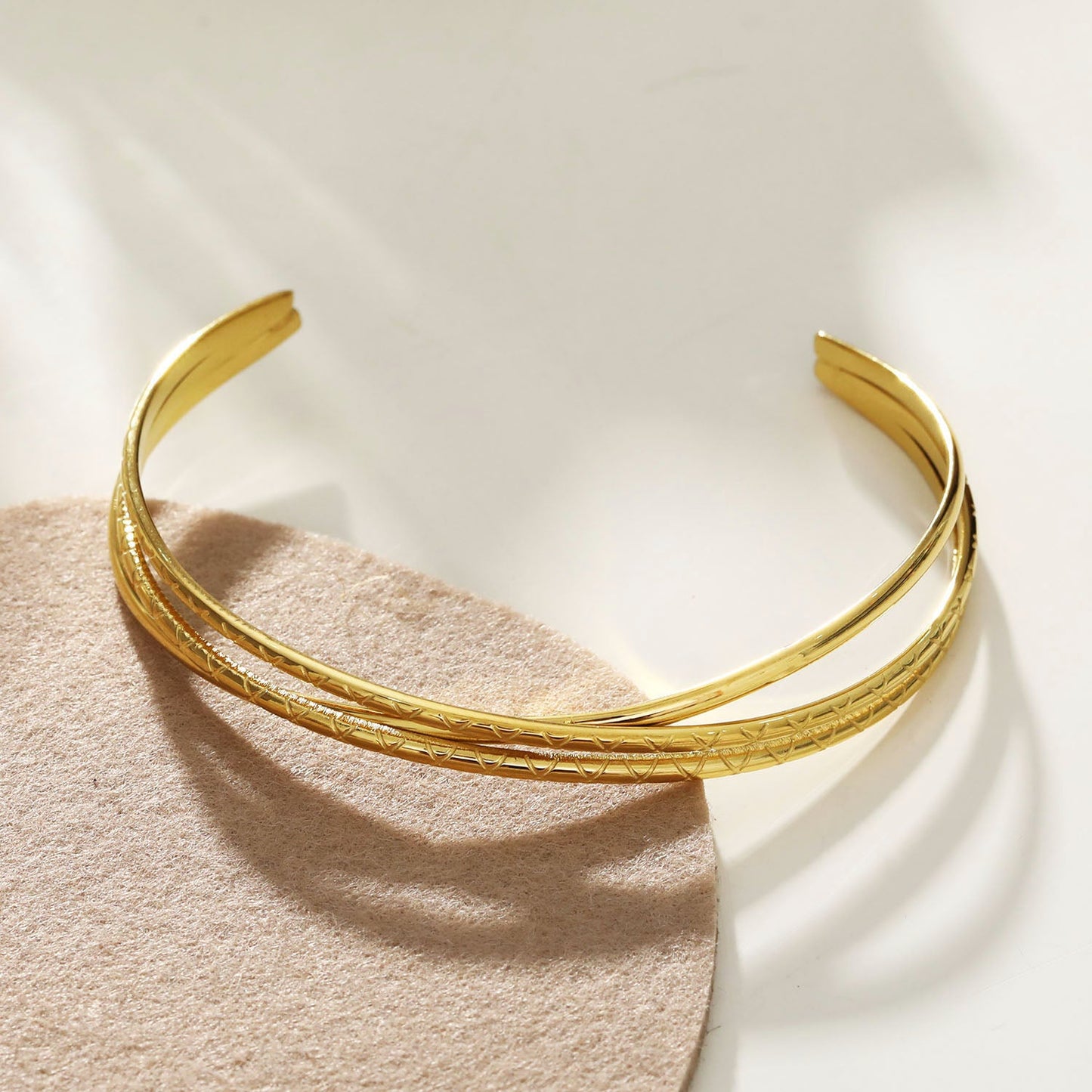 Style RENIE: Triple stacked Overpass Bracelet with Surface Notch Design