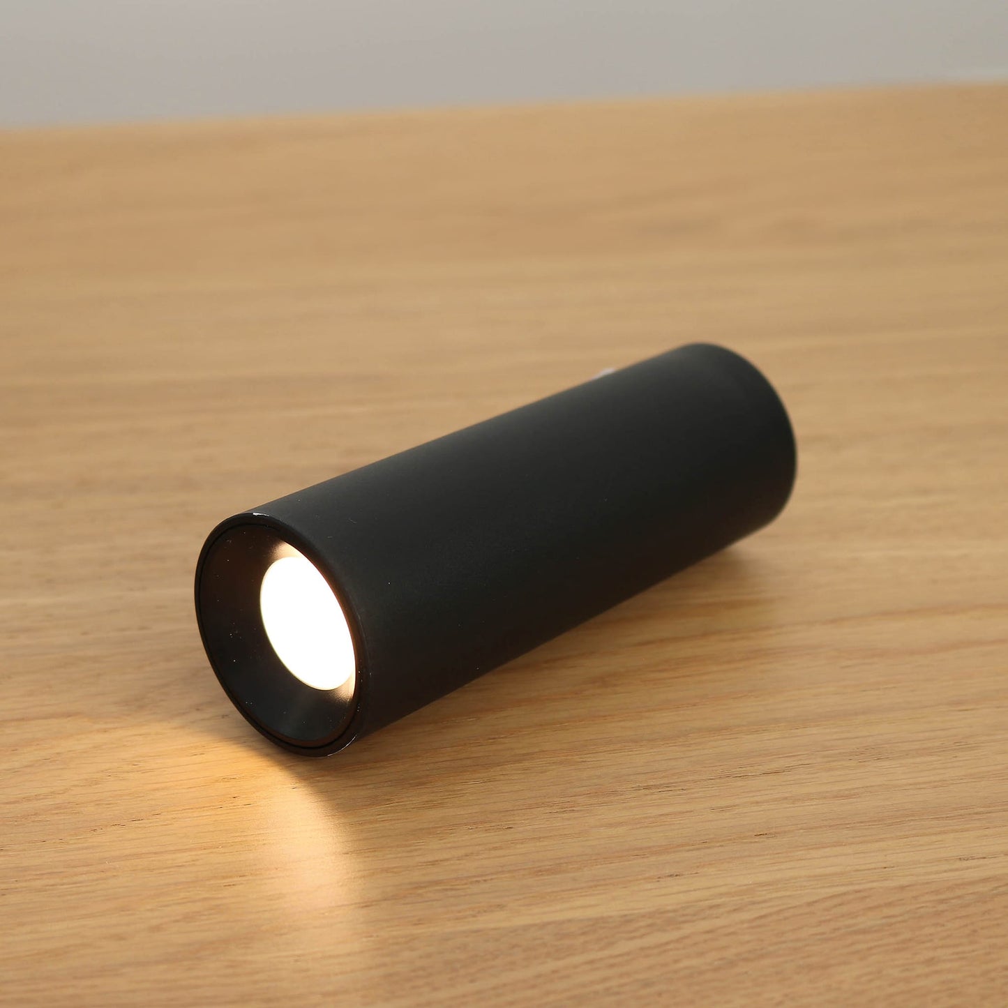 Roll<br> Wall-Mounted Rechargeable Lamp