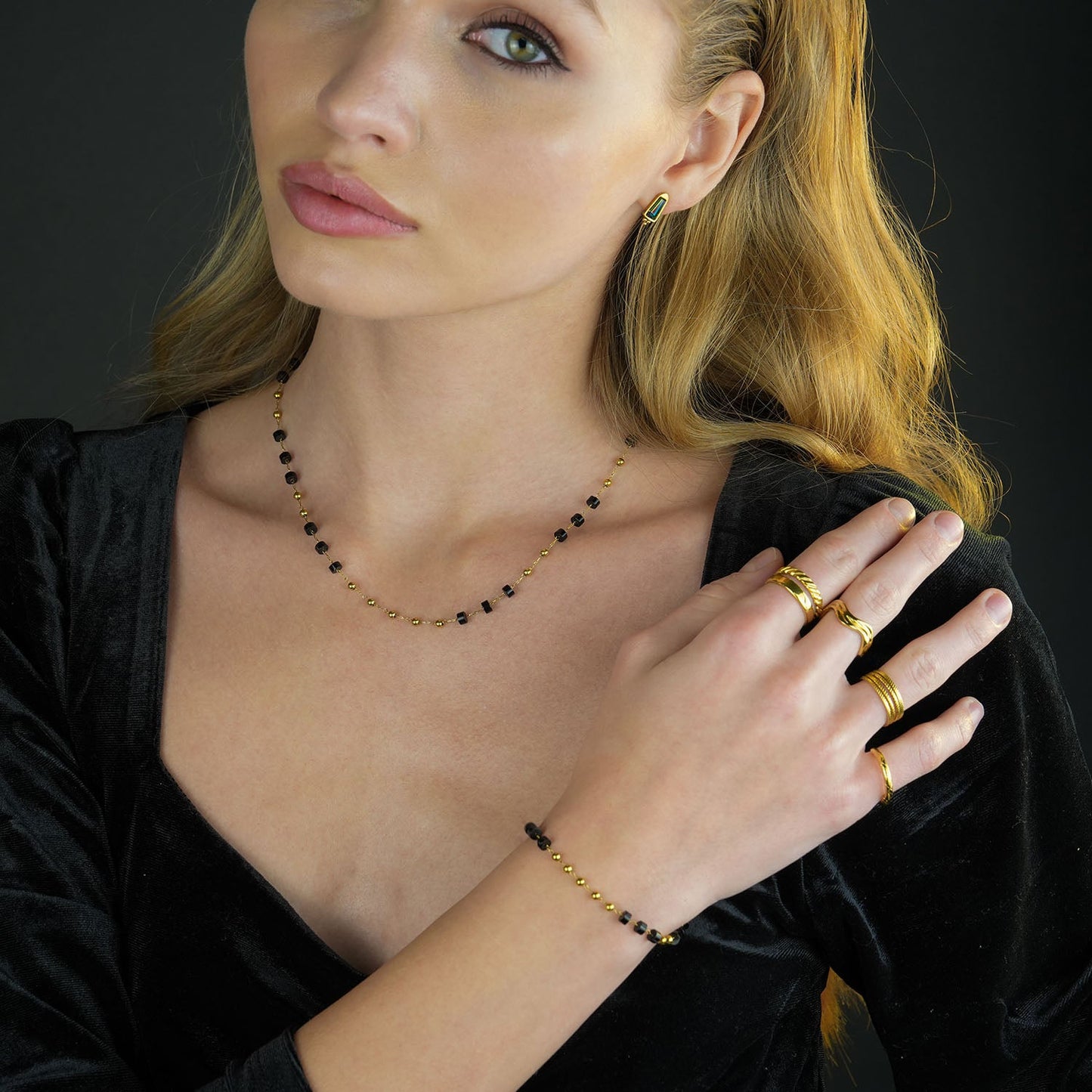 SANTA CRUZ Black: Gold & Black Onyx Beaded Chain Necklace