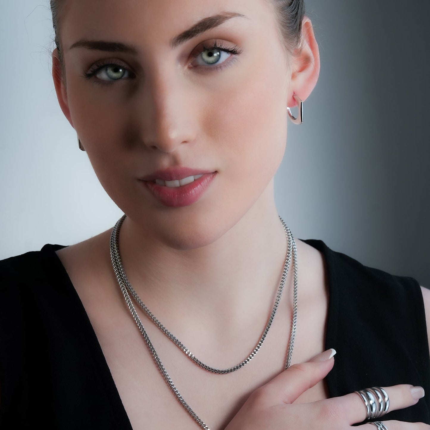 Style SOLOMA Silver Toned (White Gold): Retro Industrial-Chic Style Hoop Earrings